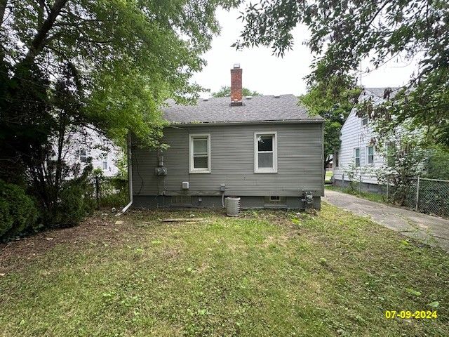 Photo 5 of 10 of 19644 KENOSHA Street house