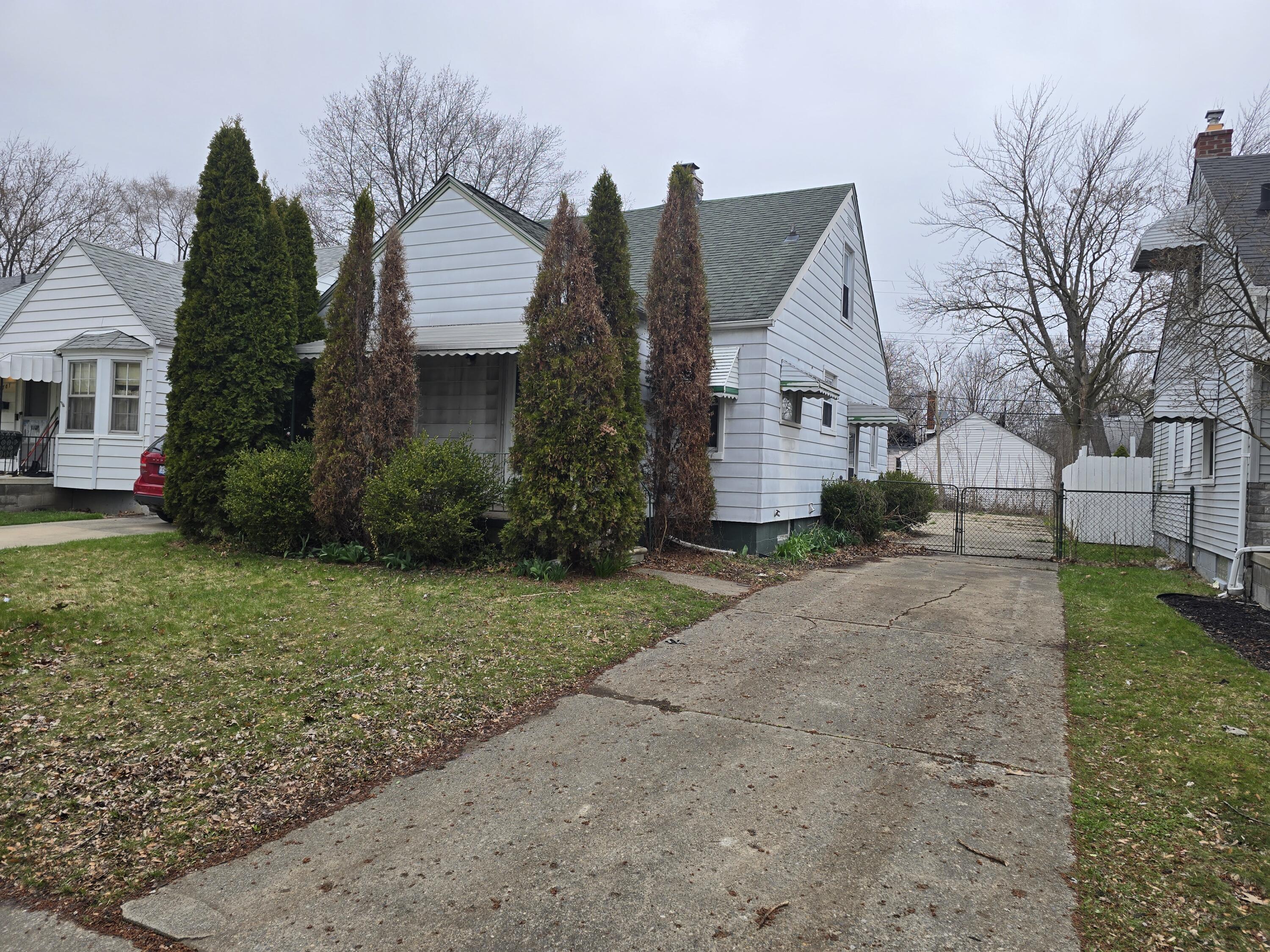 Photo 1 of 22 of 19709 Washtenaw Street house