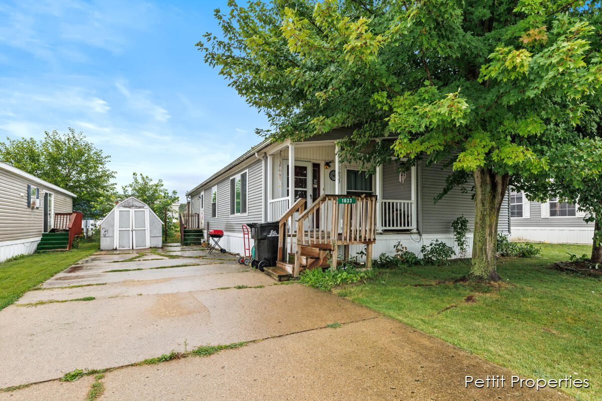 Photo 1 of 18 of 1633 Lavender Drive mobile home