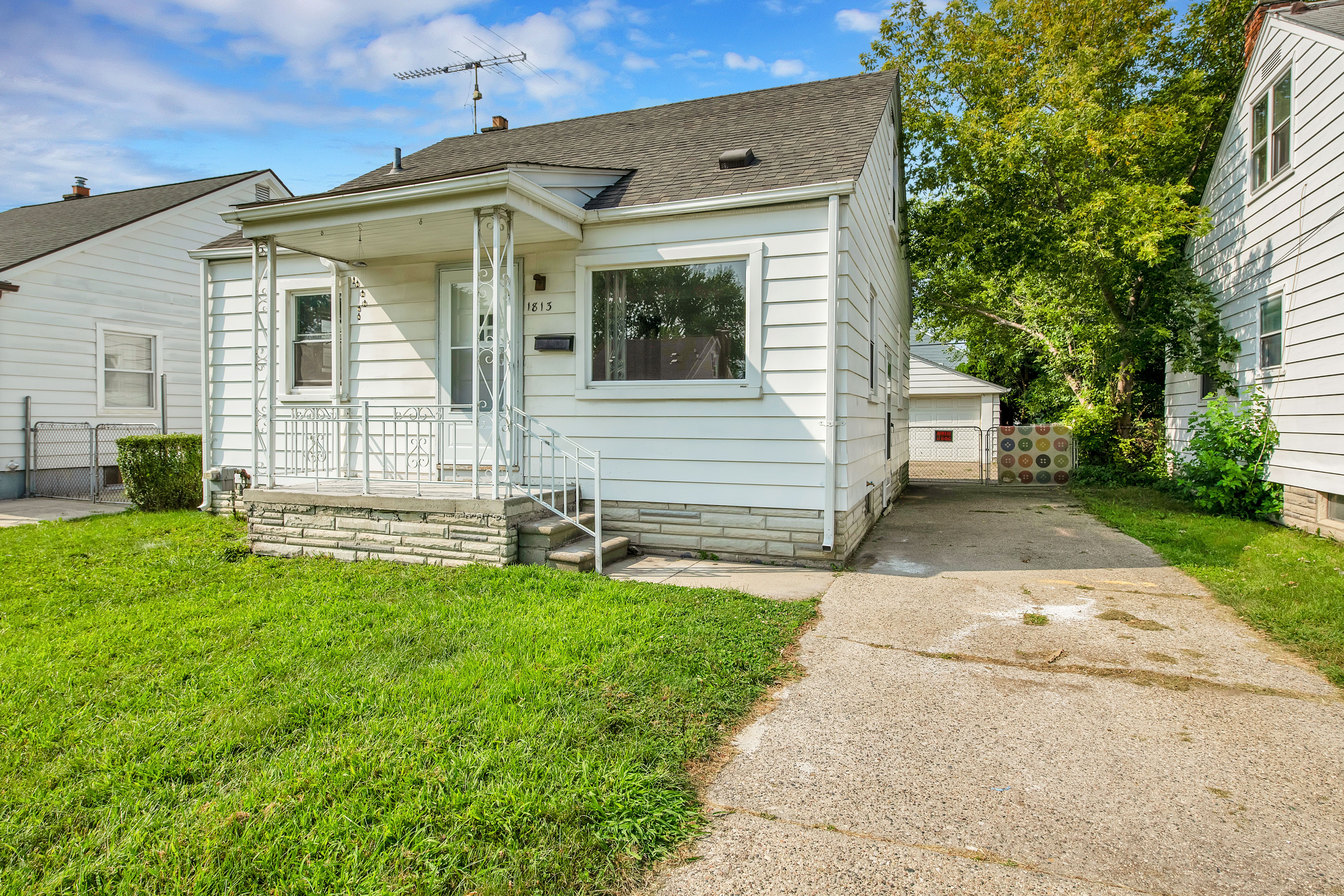 Photo 19 of 20 of 1813 E GOULSON Avenue house