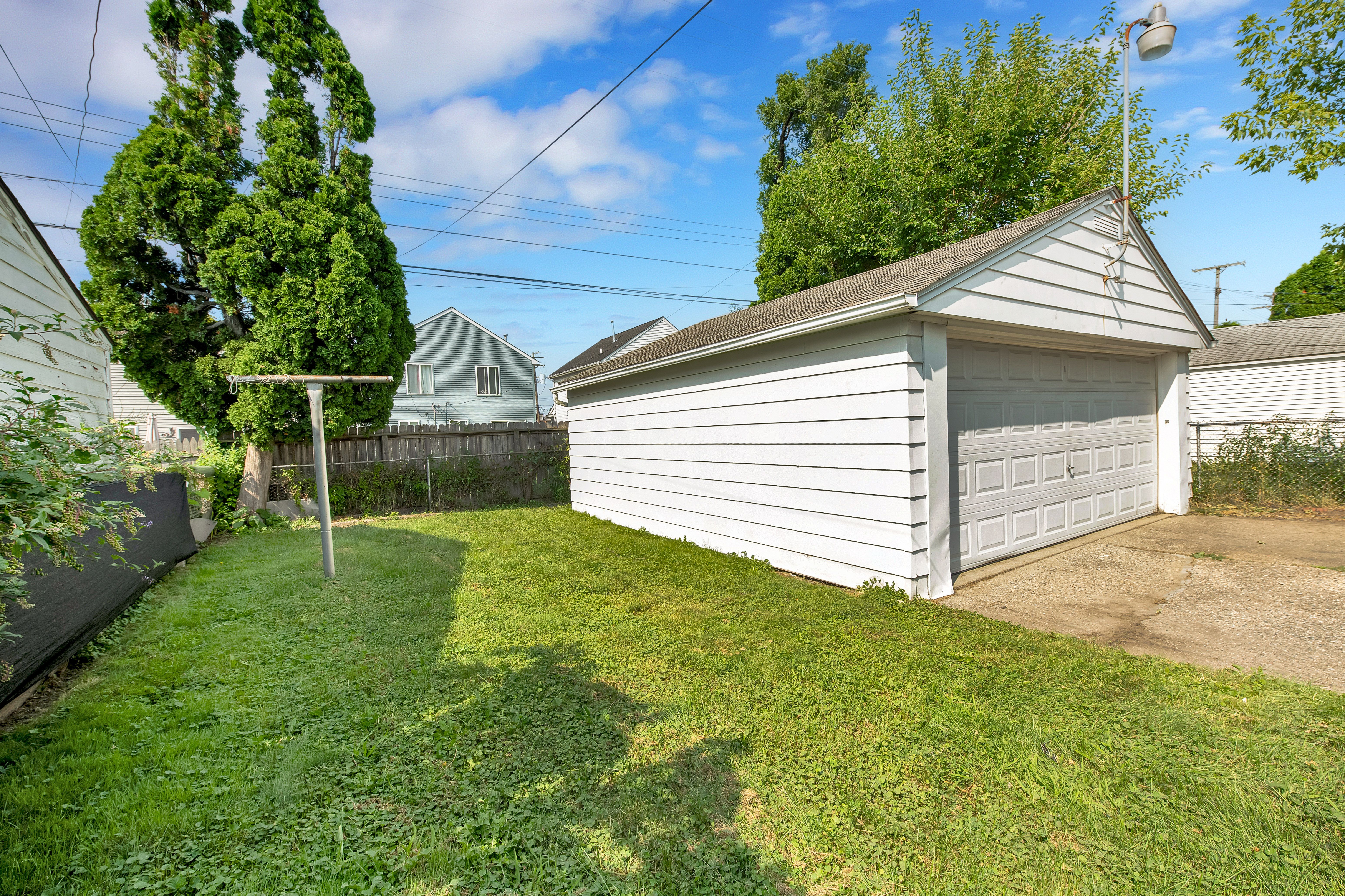 Photo 3 of 20 of 1813 E GOULSON Avenue house