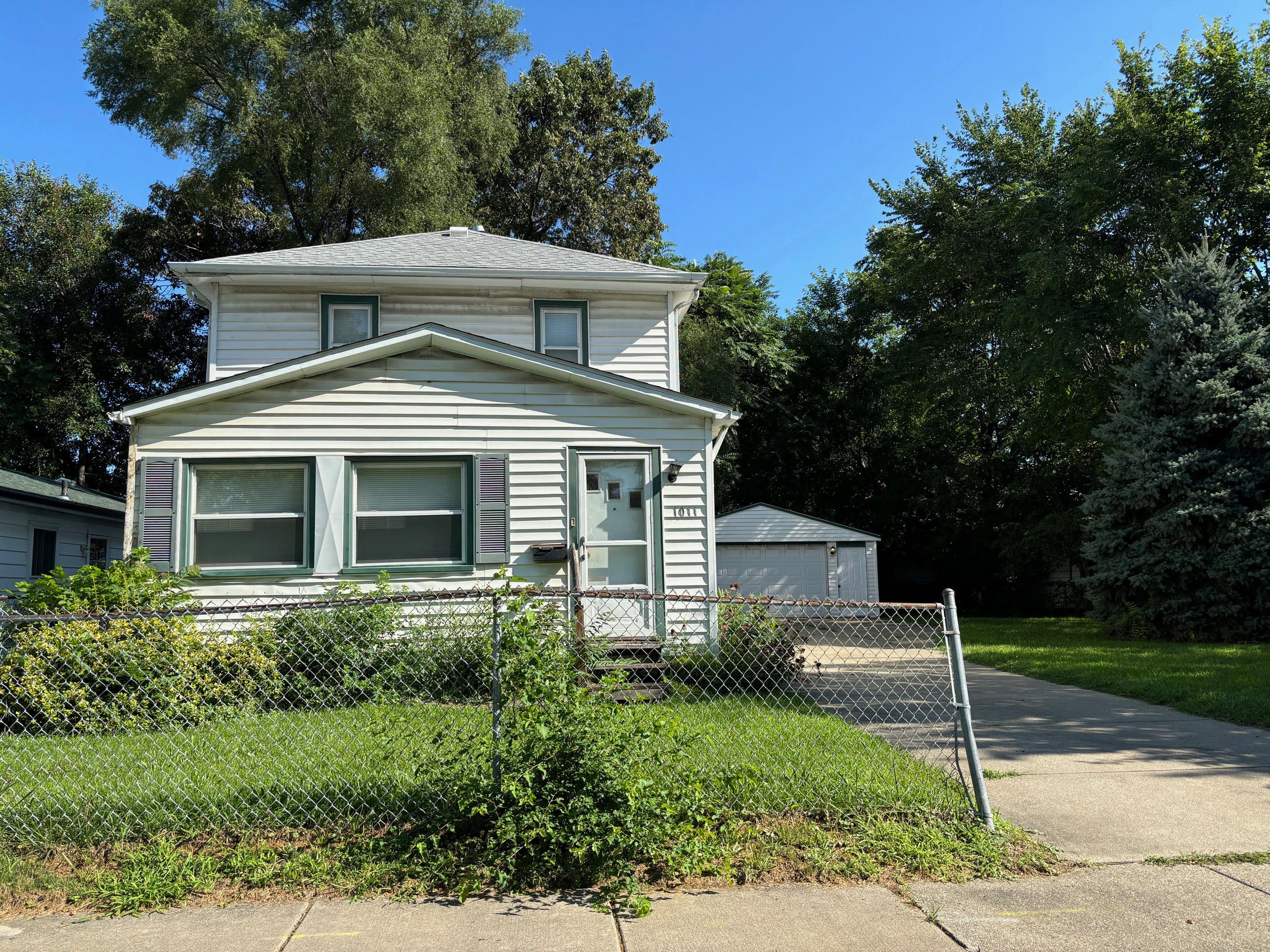 Photo 1 of 15 of 1011 E ELZA Avenue house