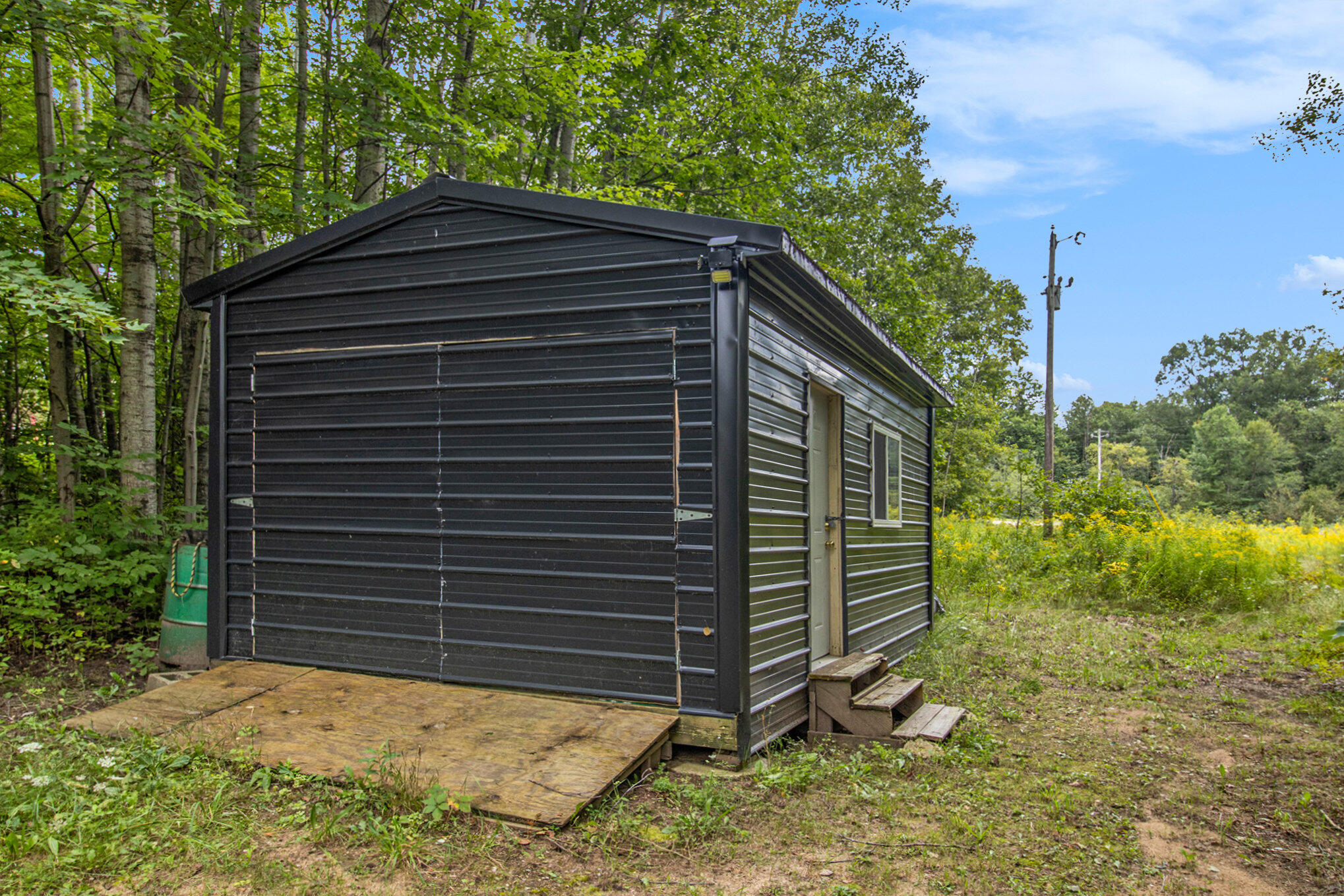 Photo 9 of 26 of 12977 US-10 mobile home