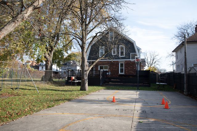 Photo 5 of 41 of 45 FERRIS Street house