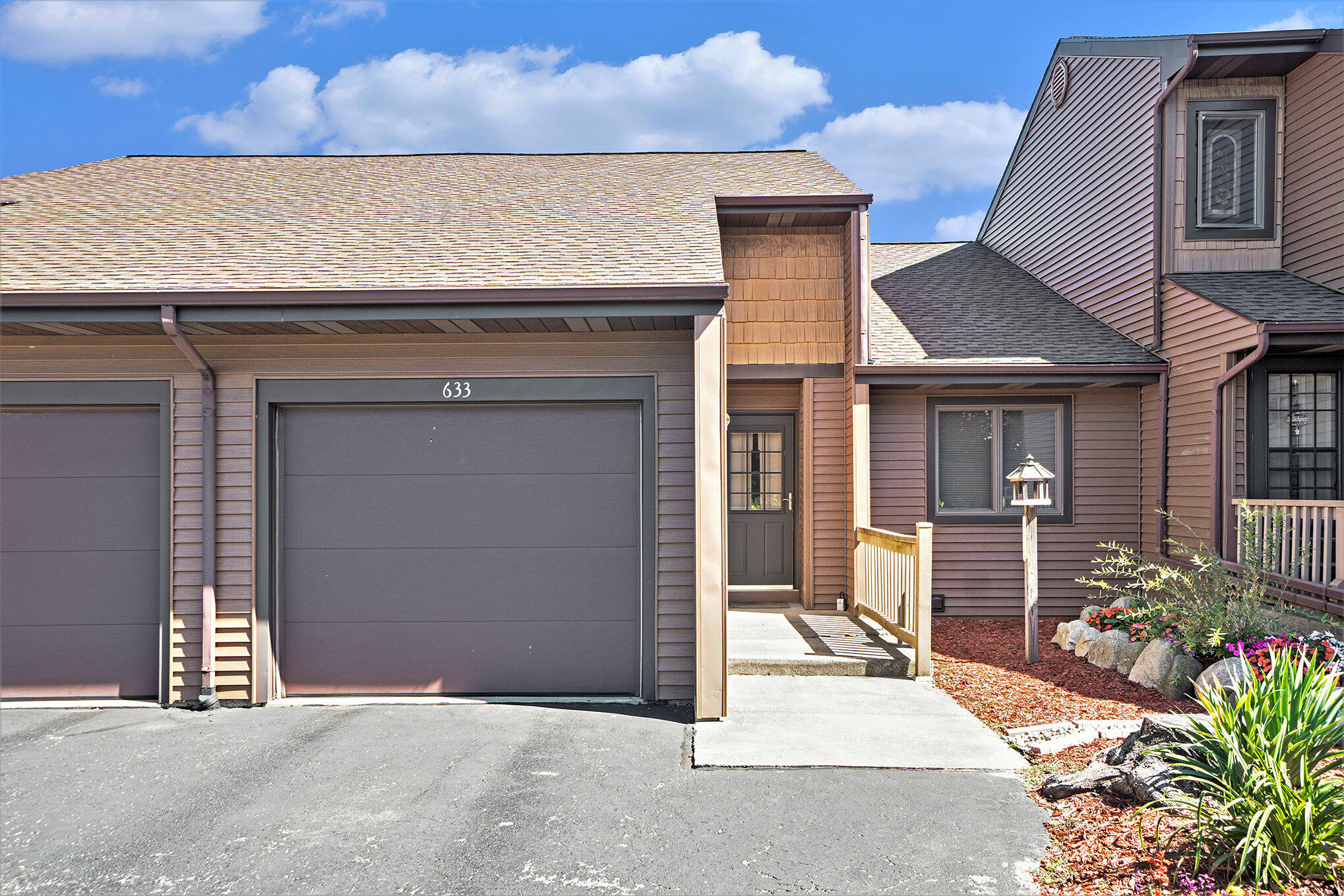 Photo 2 of 24 of 633 Maple Creek Drive condo