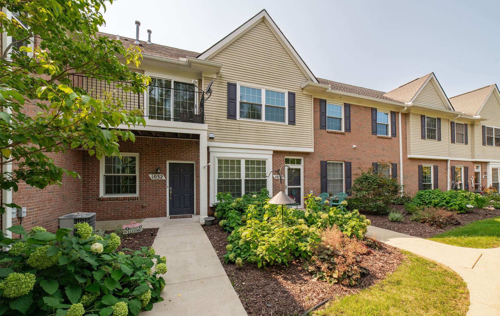 Photo 1 of 5 of 1032 SHIAWASSEE Circle condo