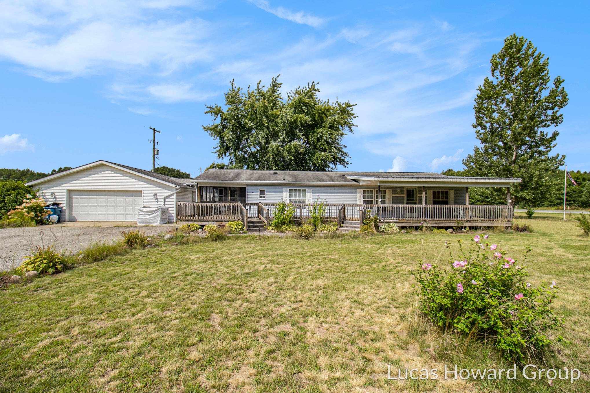 Photo 21 of 23 of 9475 Jones Road mobile home