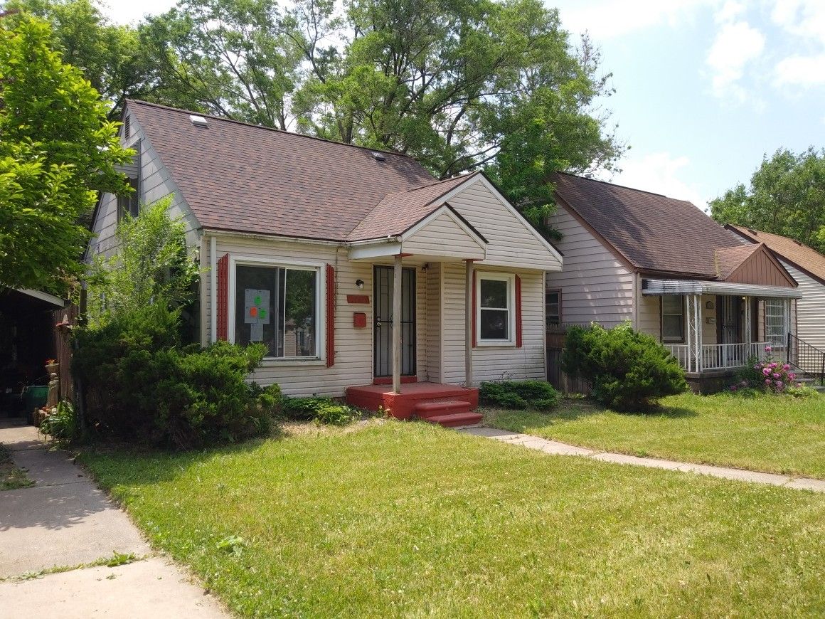 Photo 1 of 13 of 26637 OAKLAND Street house