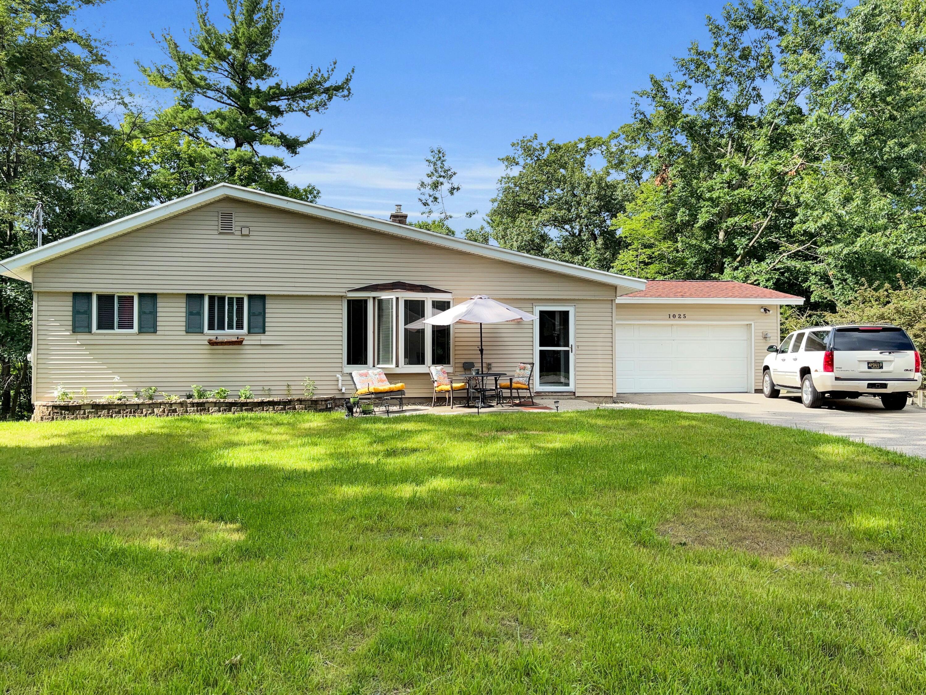 Photo 1 of 24 of 1025 Gentian Drive SE house