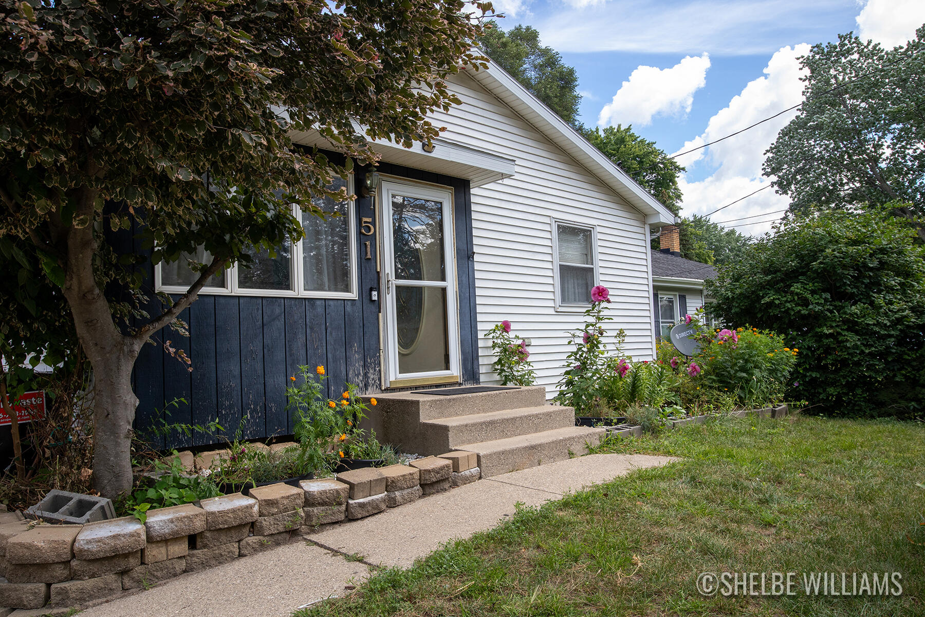 Photo 1 of 18 of 51 Majestic Street SE house