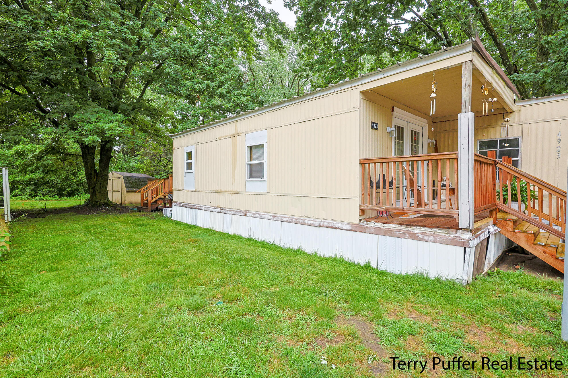 Photo 6 of 19 of 4923 Madison Avenue SE mobile home