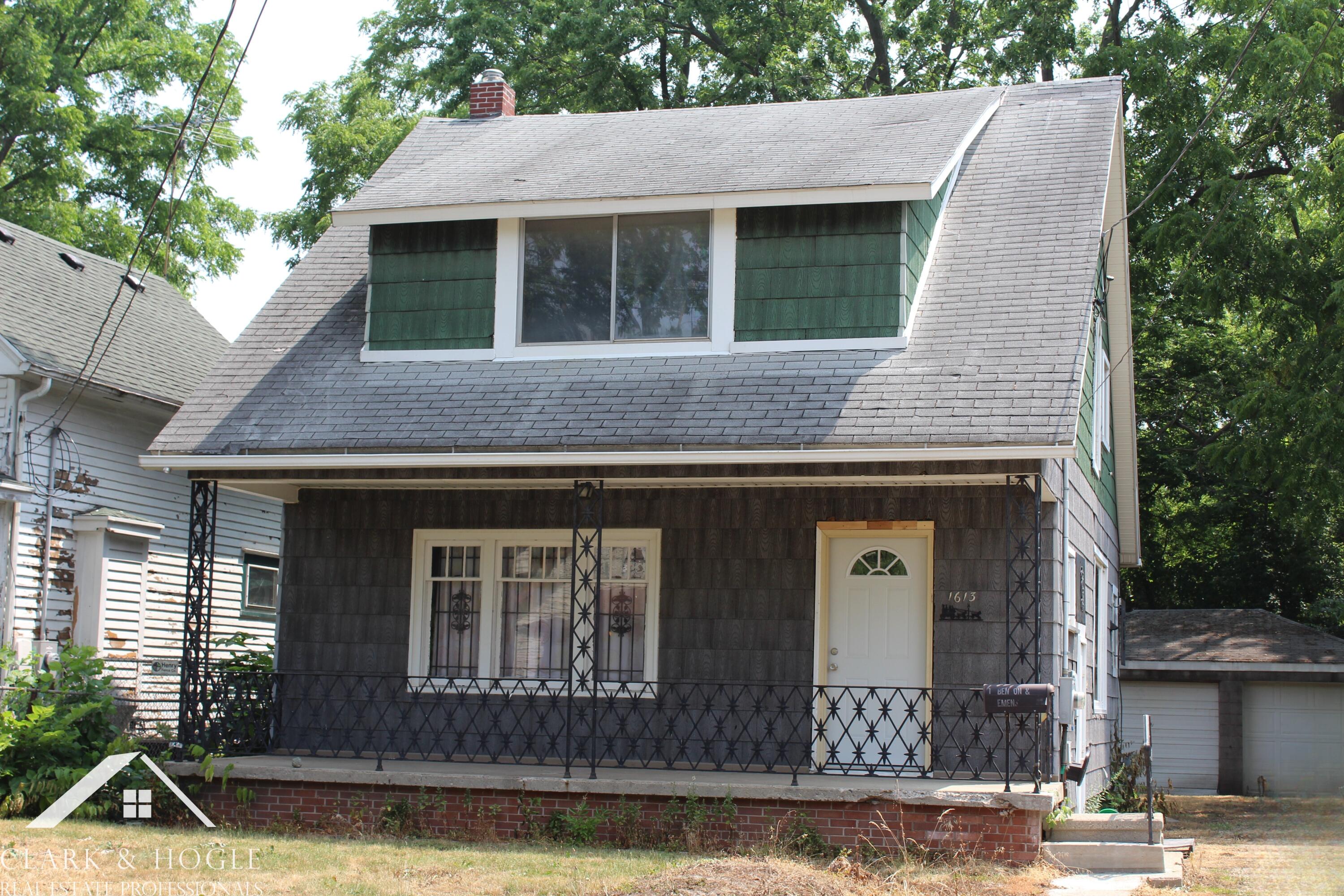 Photo 1 of 25 of 1613 Bailey Street house