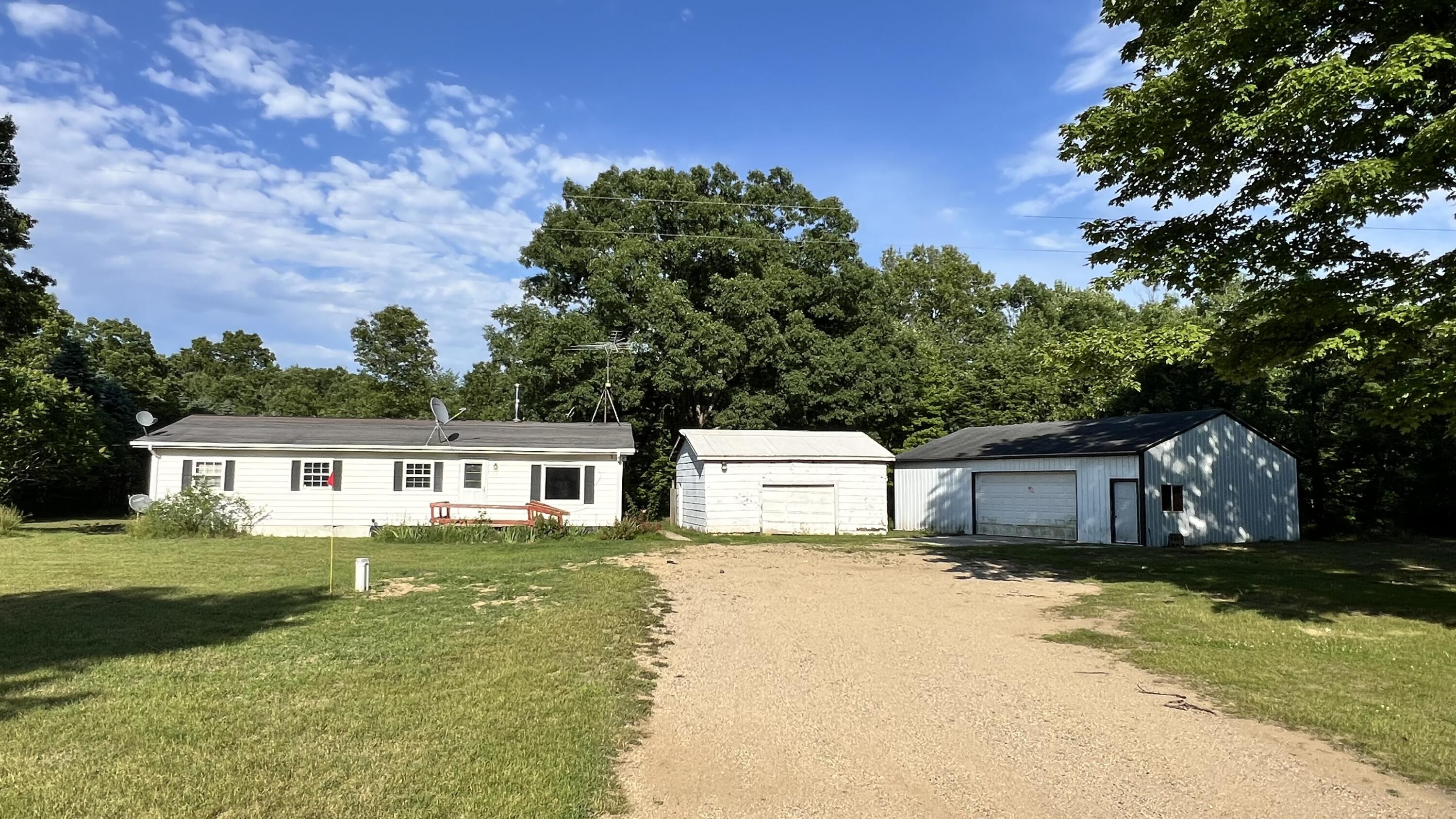 Photo 2 of 28 of 123 54th Street mobile home