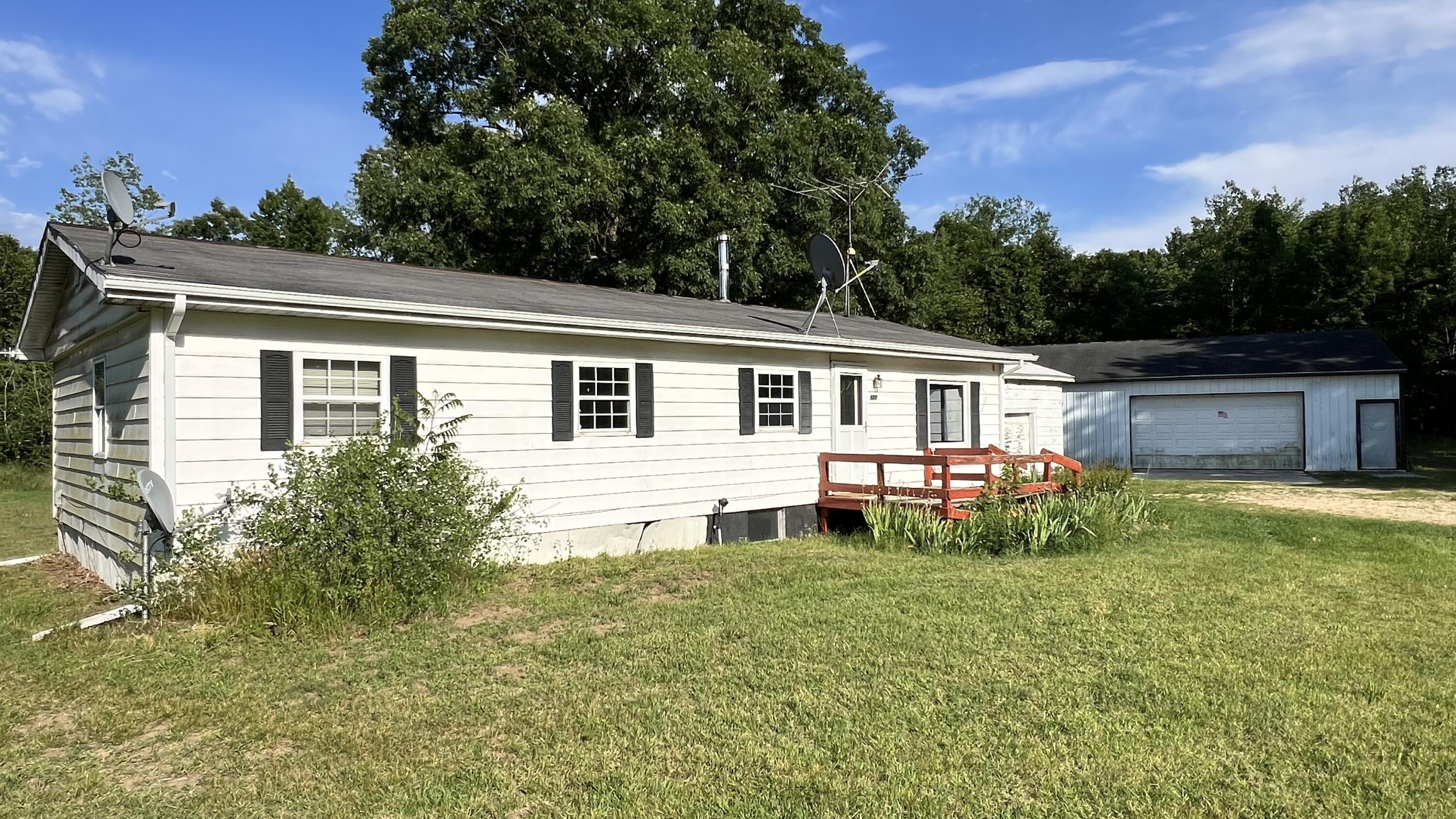 Photo 3 of 28 of 123 54th Street mobile home