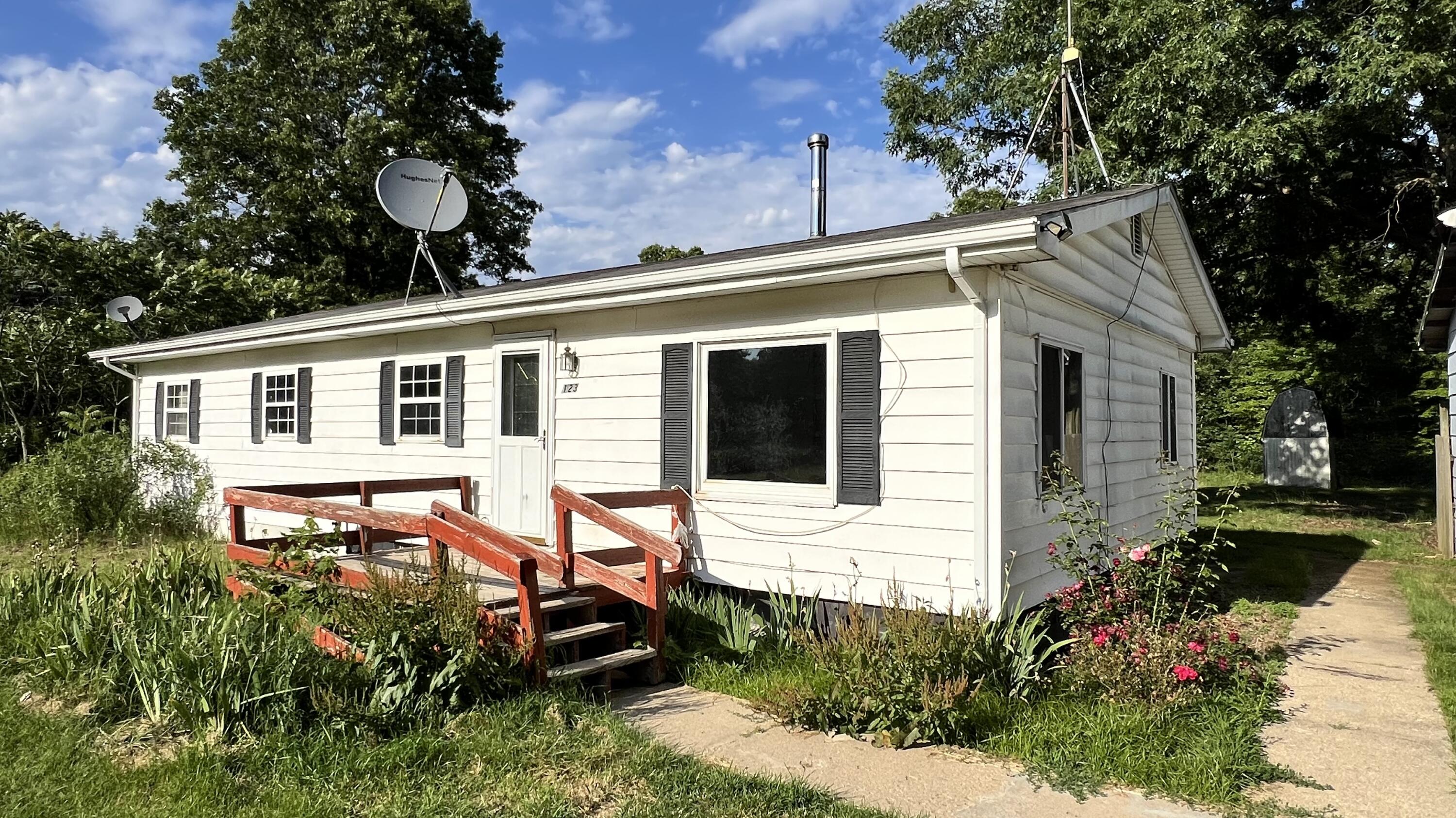 Photo 4 of 28 of 123 54th Street mobile home