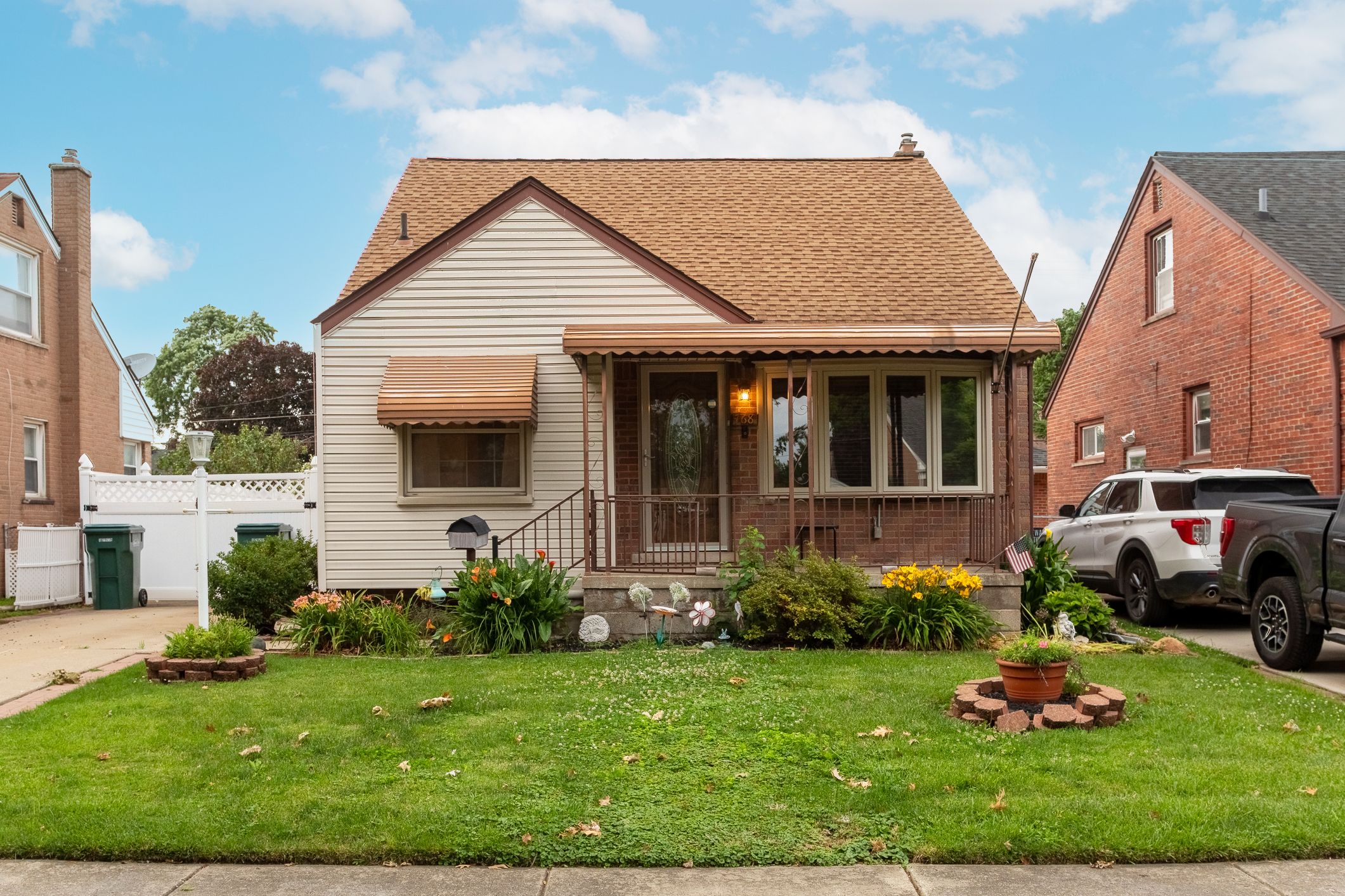 Photo 1 of 34 of 768 FARNHAM Avenue house