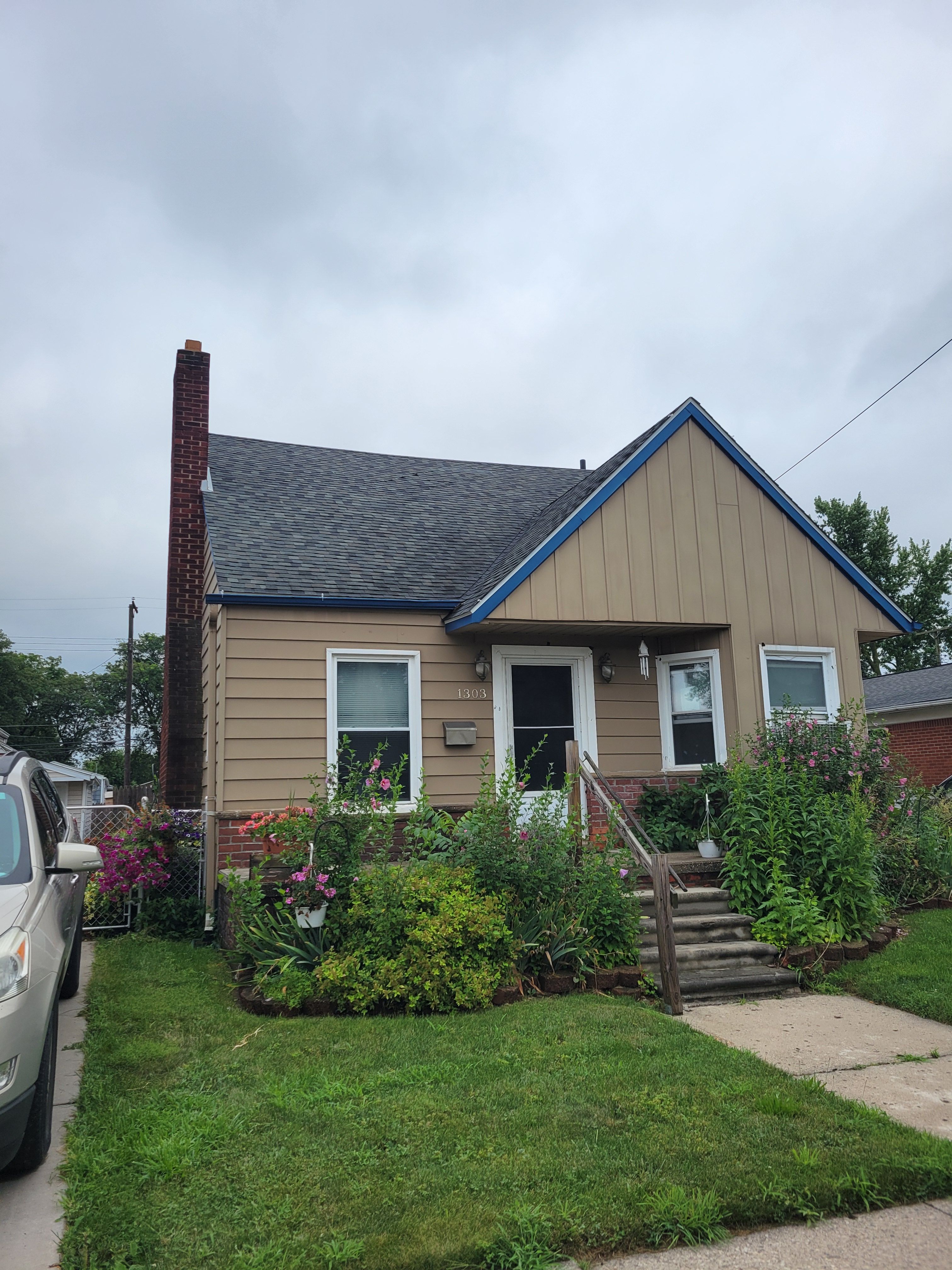 Photo 1 of 11 of 1303 MARION Avenue house