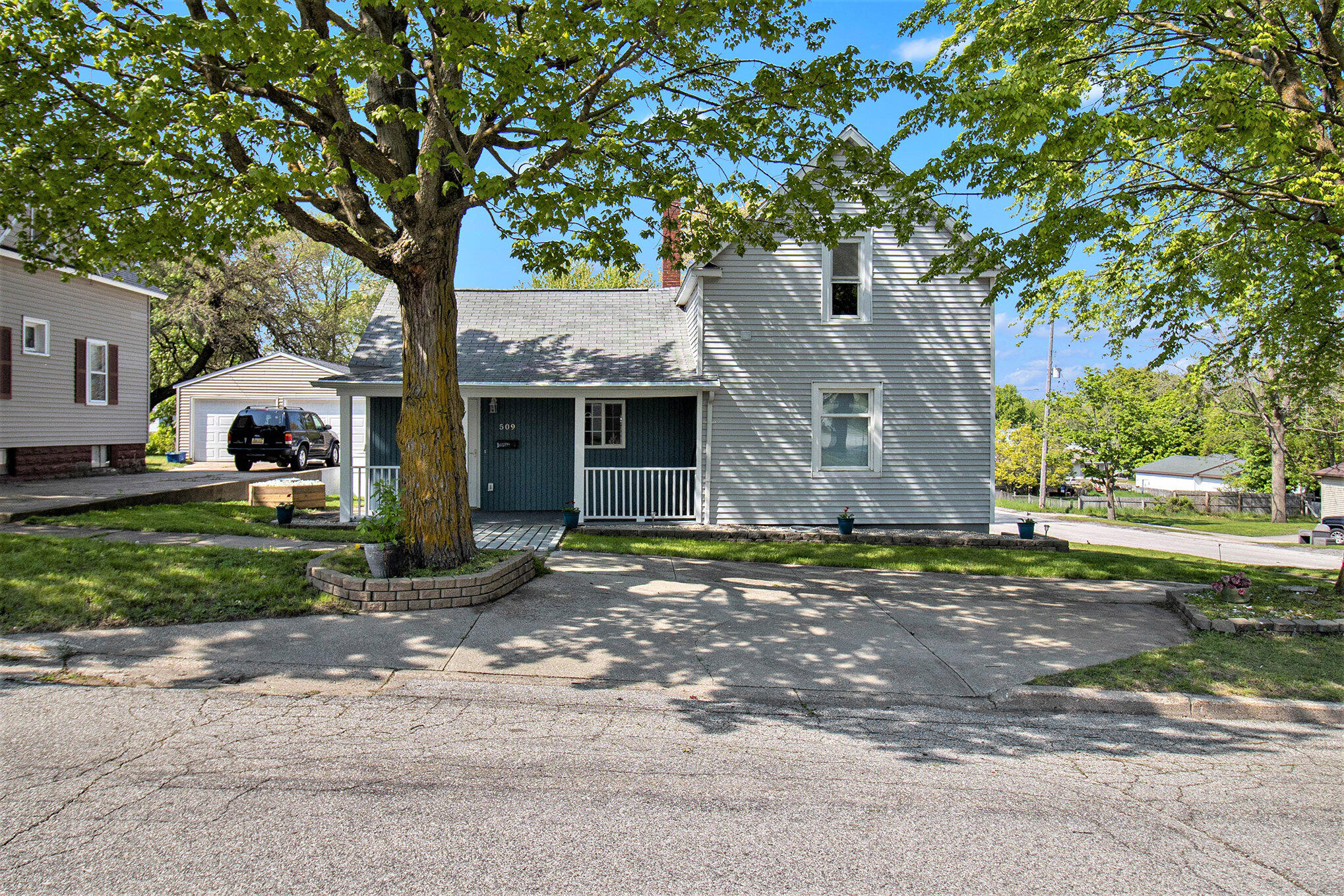 Photo 4 of 29 of 509 Fifth Street house