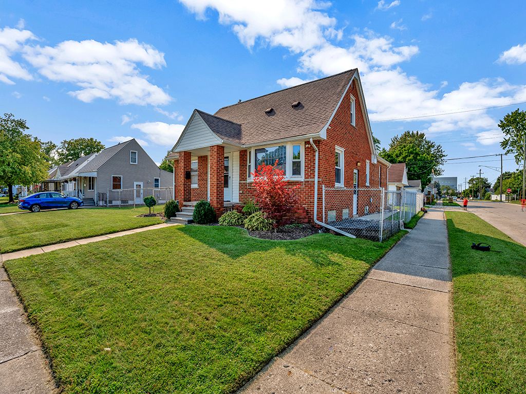 Photo 4 of 27 of 17605 WOOD Street house