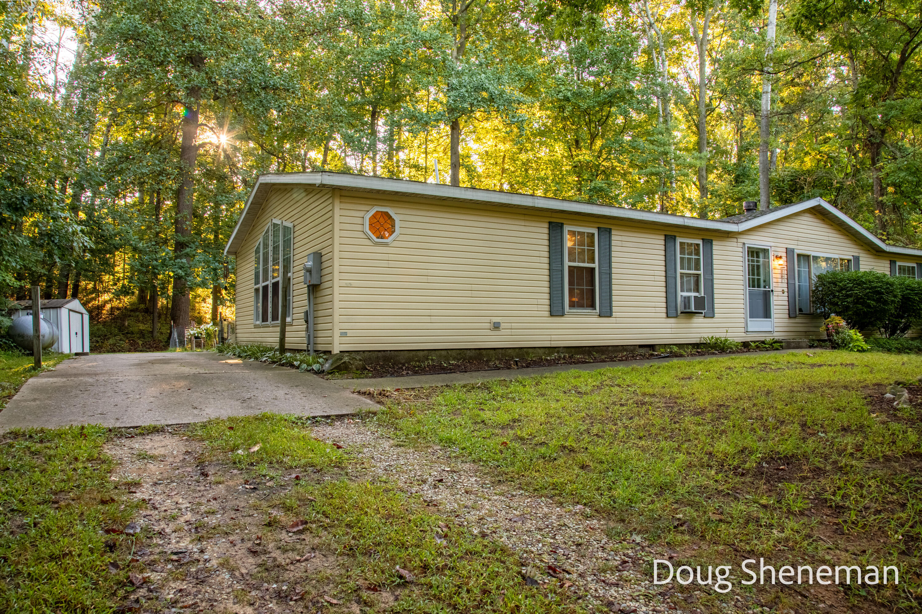 Photo 3 of 3 of 2545 Benjamin Drive mobile home