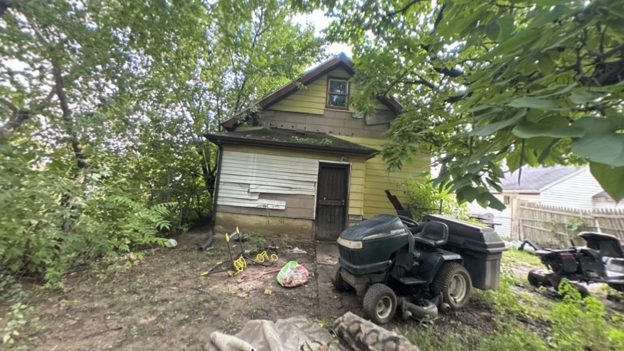 Photo 3 of 18 of 1048 TREMONT Avenue house