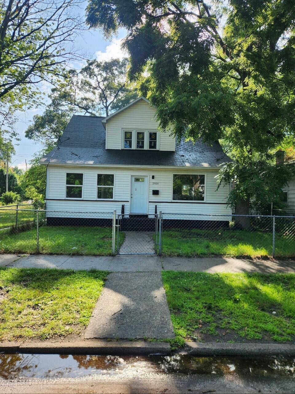 Photo 1 of 24 of 2920 Jefferson Street house