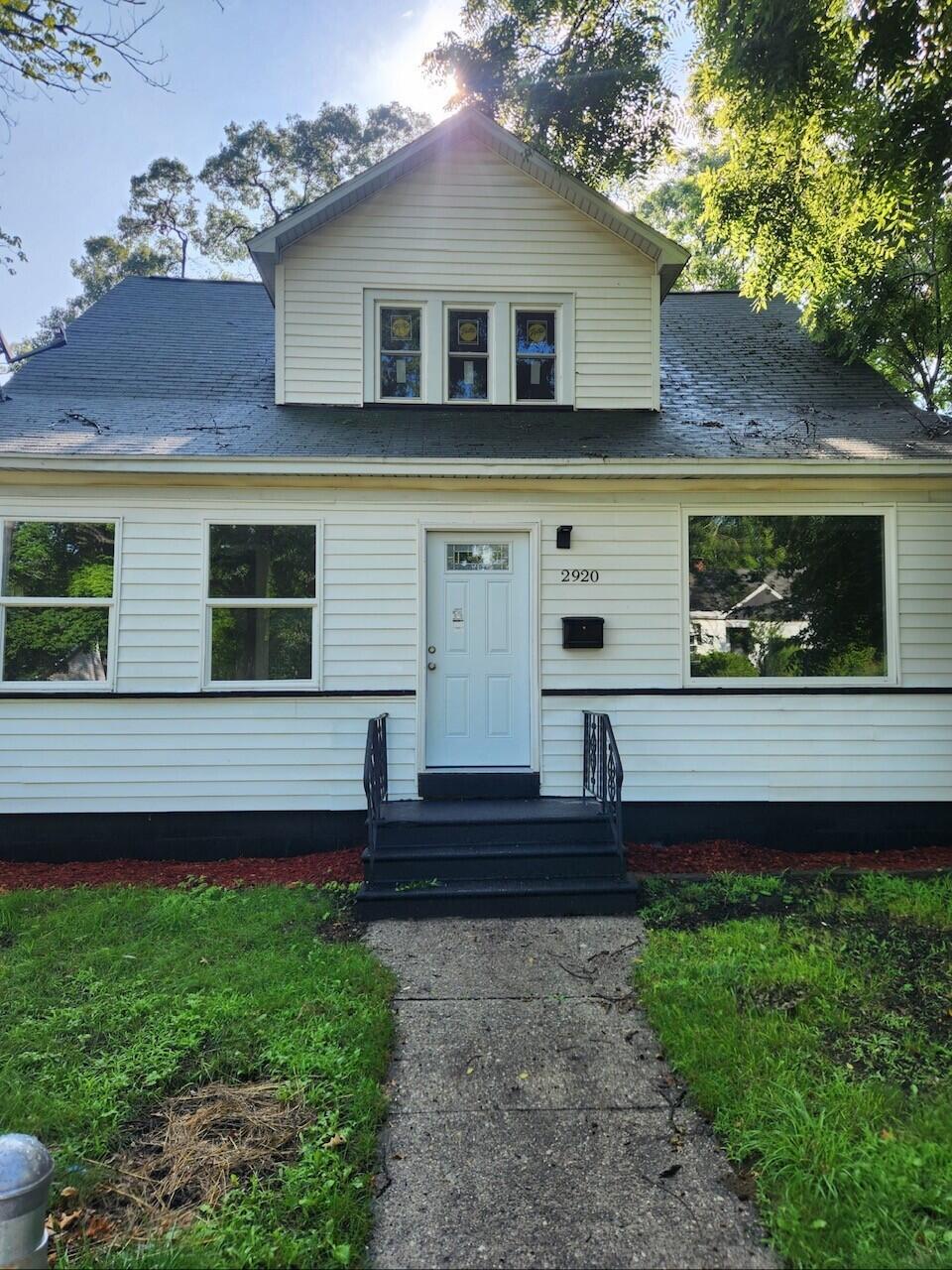 Photo 2 of 24 of 2920 Jefferson Street house