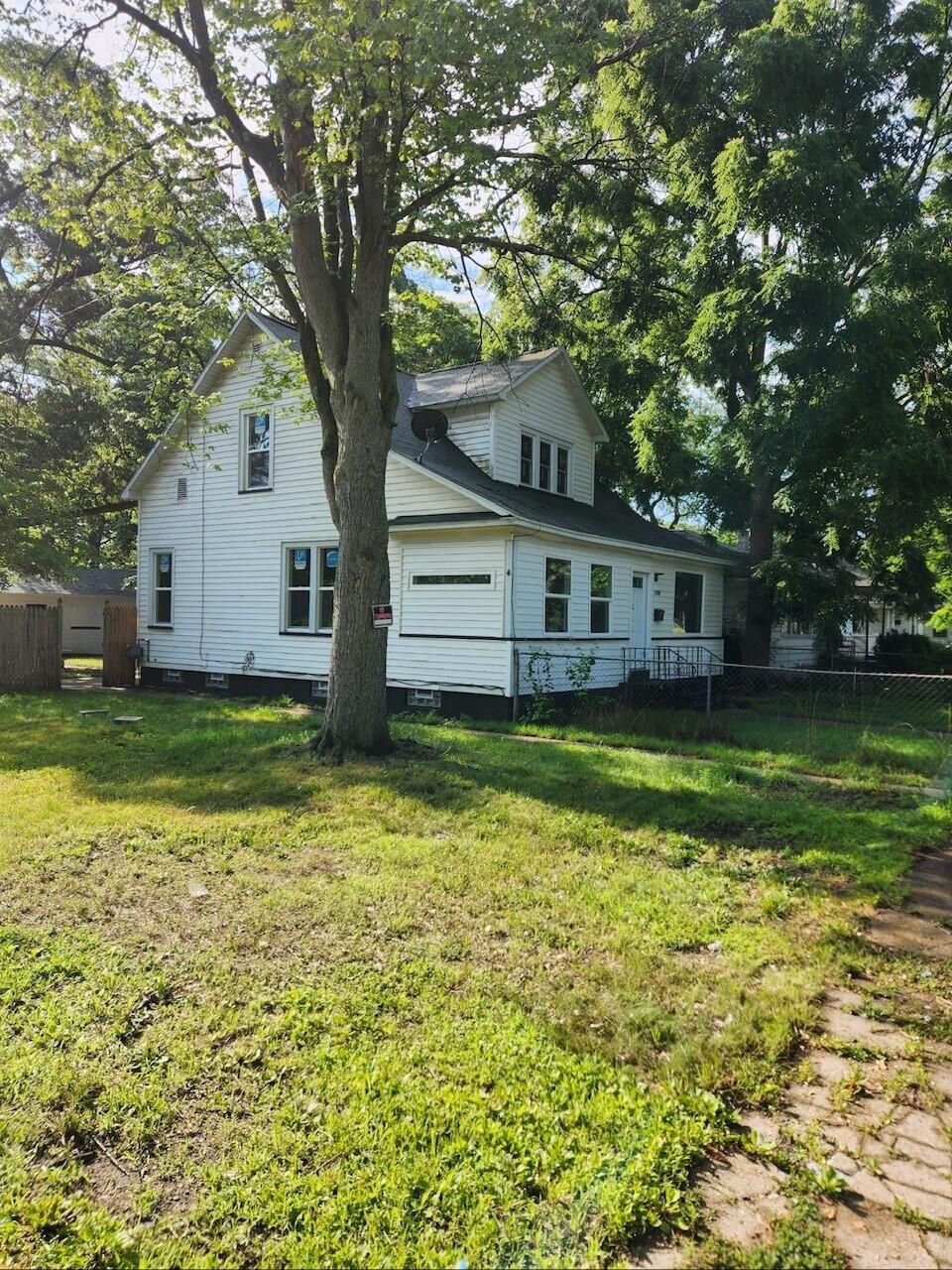 Photo 3 of 24 of 2920 Jefferson Street house