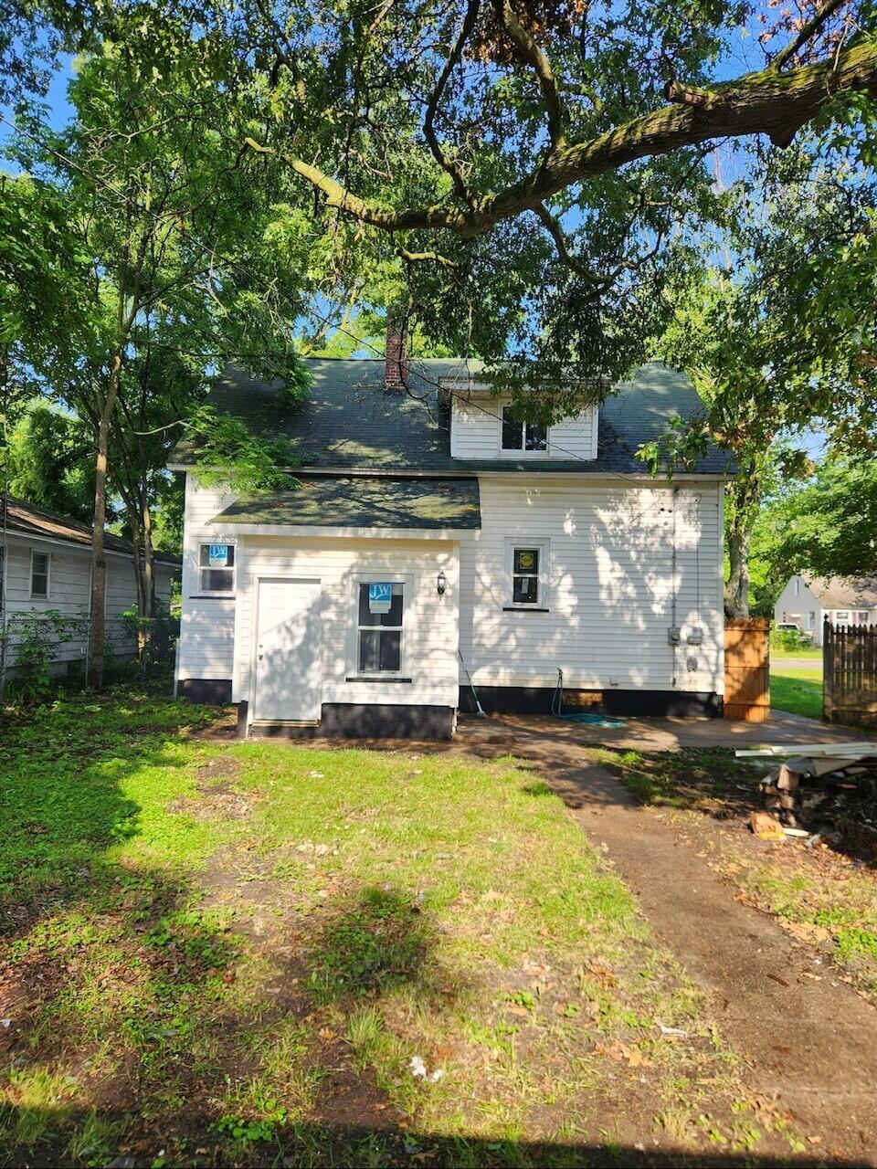 Photo 4 of 24 of 2920 Jefferson Street house