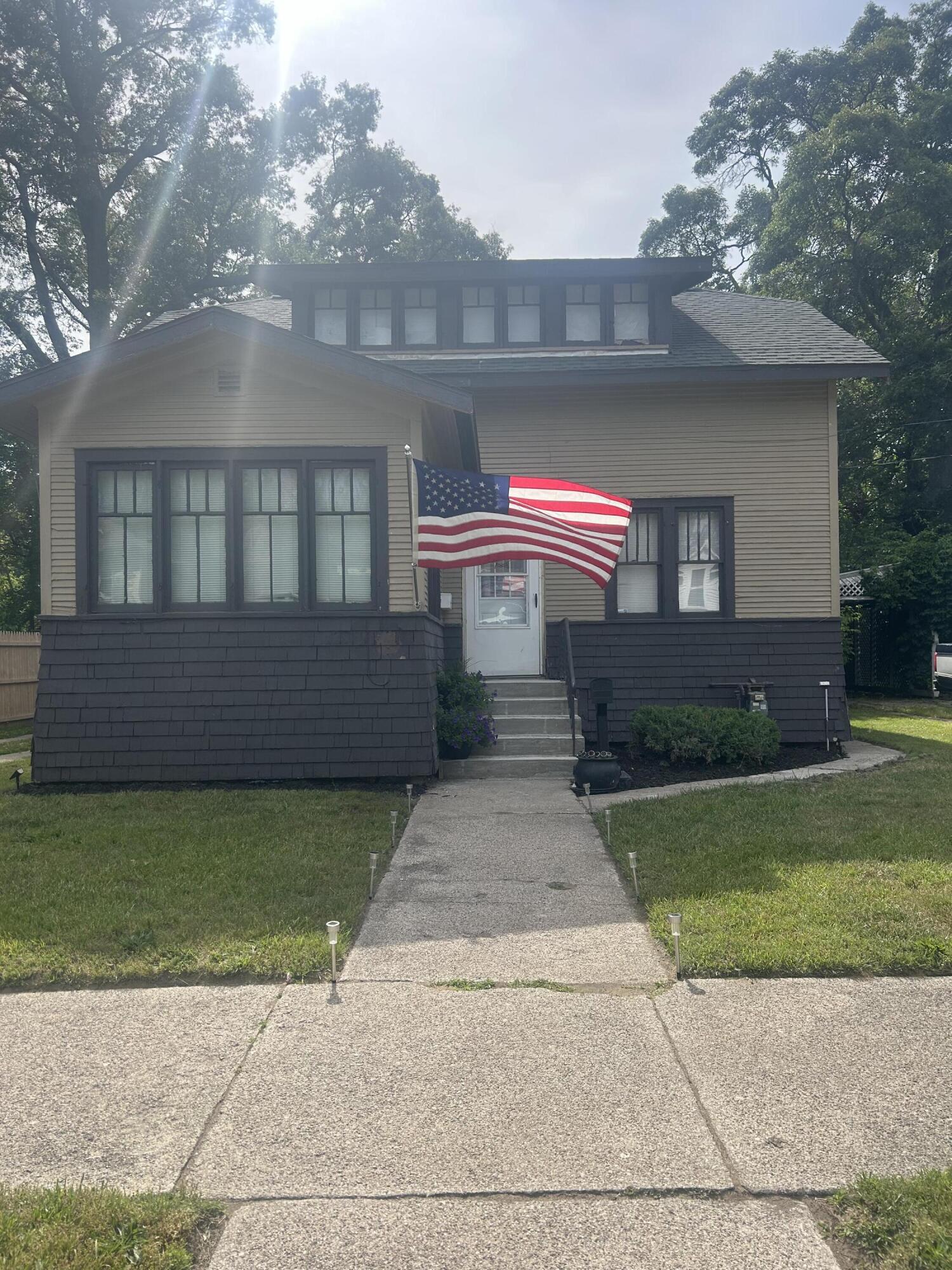 Photo 1 of 11 of 3225 Peck Street house