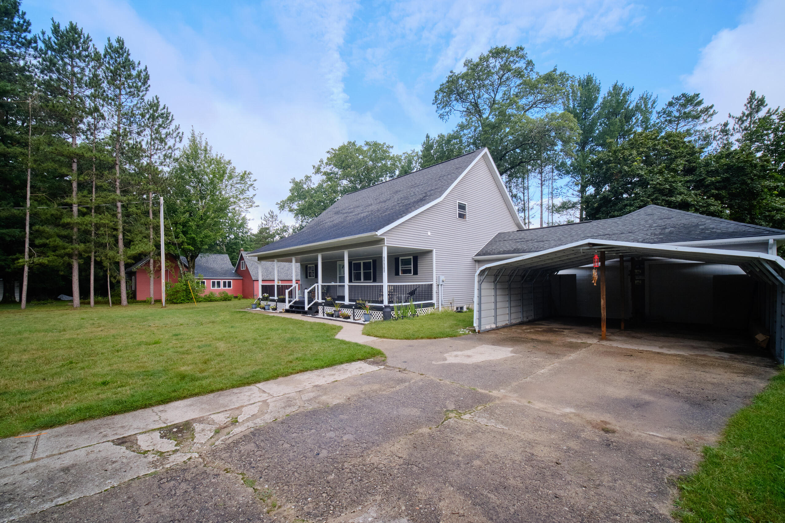 Photo 5 of 44 of 17142 8th St Street house