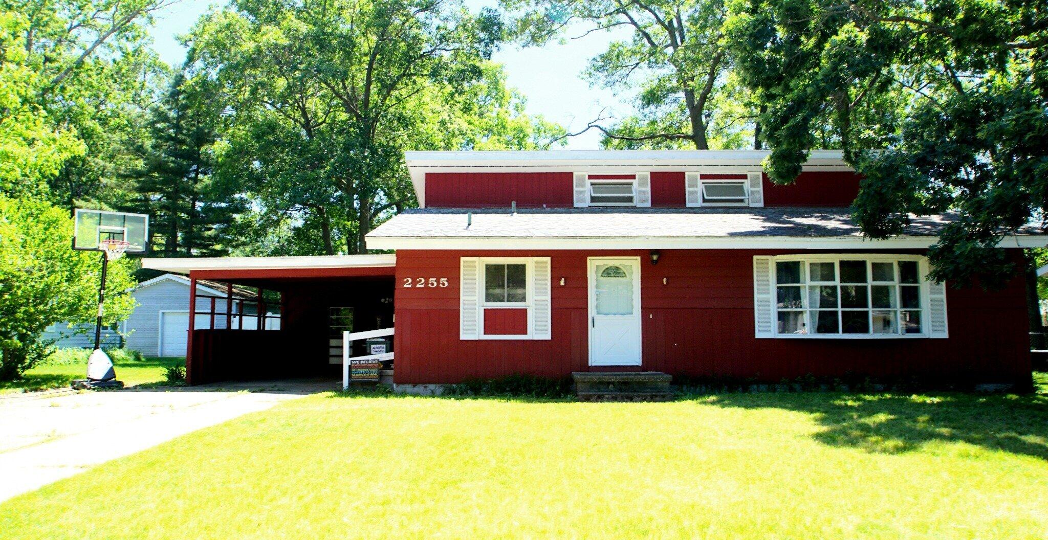 Photo 3 of 3 of 2255 Southwood Avenue house