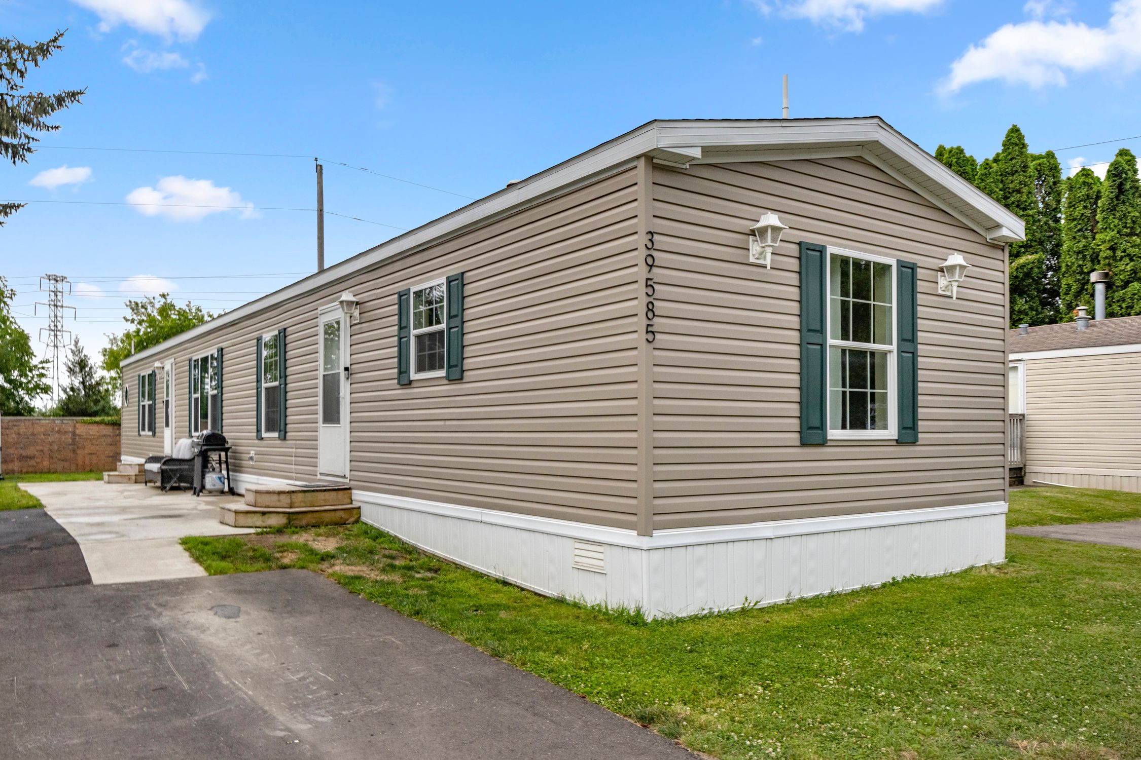 Photo 4 of 34 of 39585 Neston Street mobile home