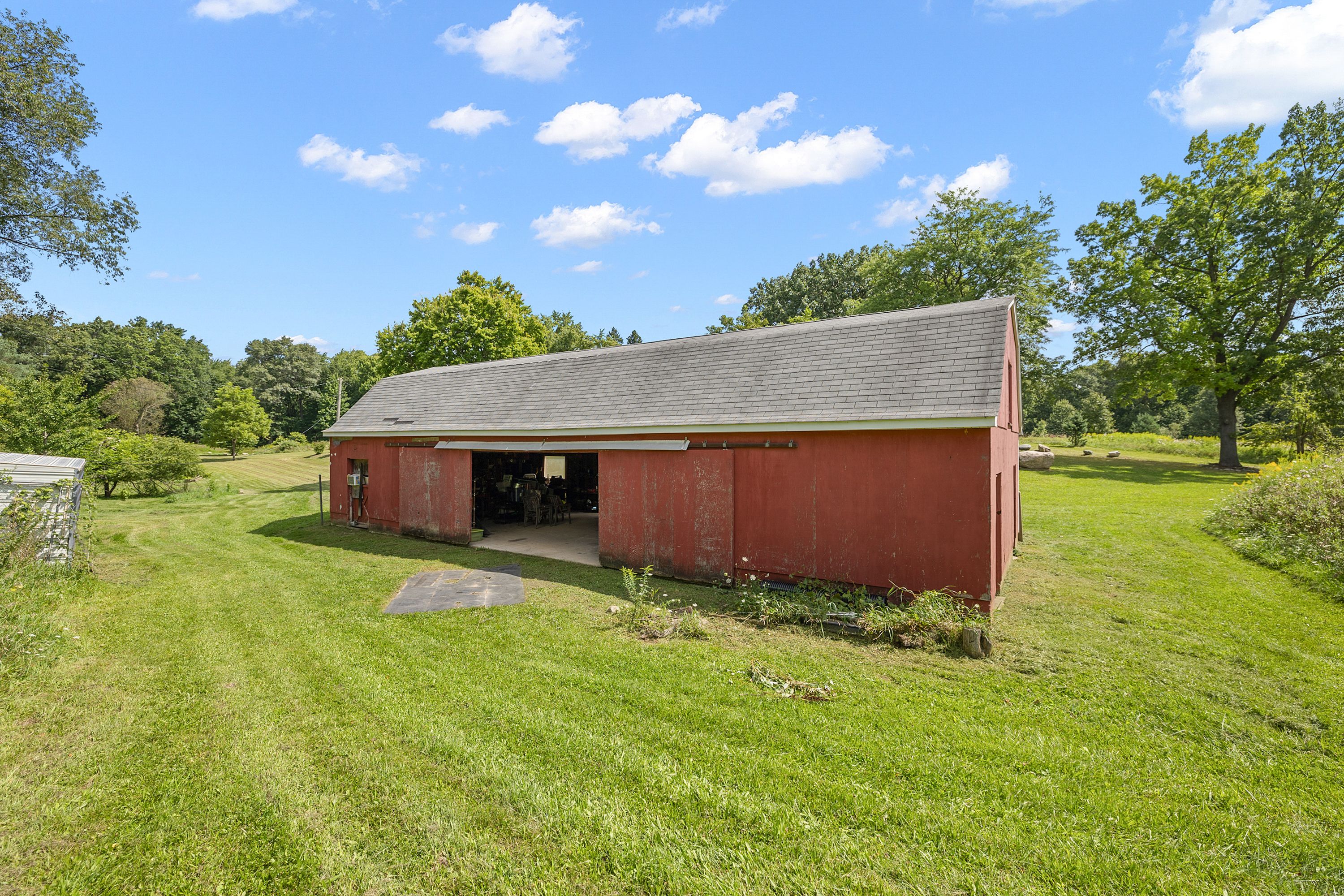 Photo 7 of 64 of 600 W PREDMORE Road house