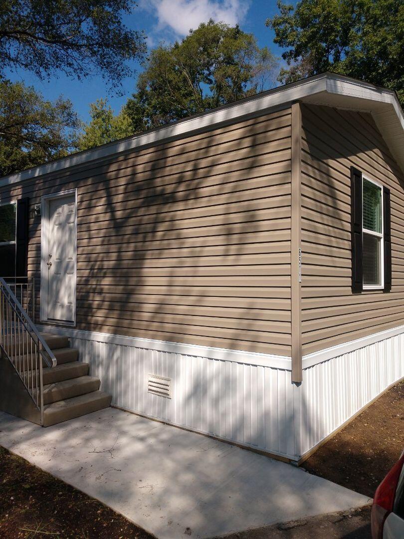 Photo 4 of 11 of 6511 Bodie Street NE mobile home