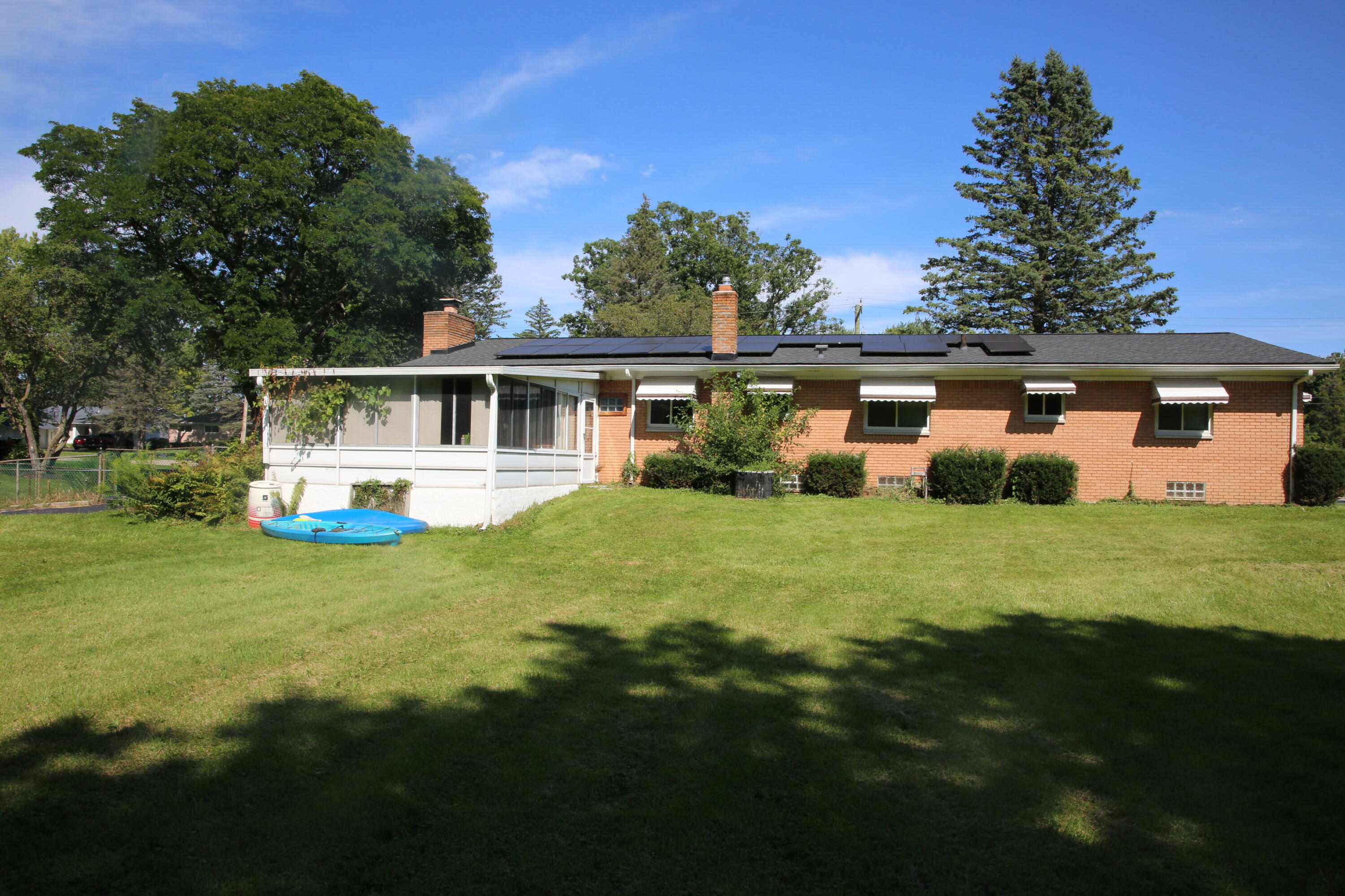 Photo 2 of 14 of 881 Bay Street house