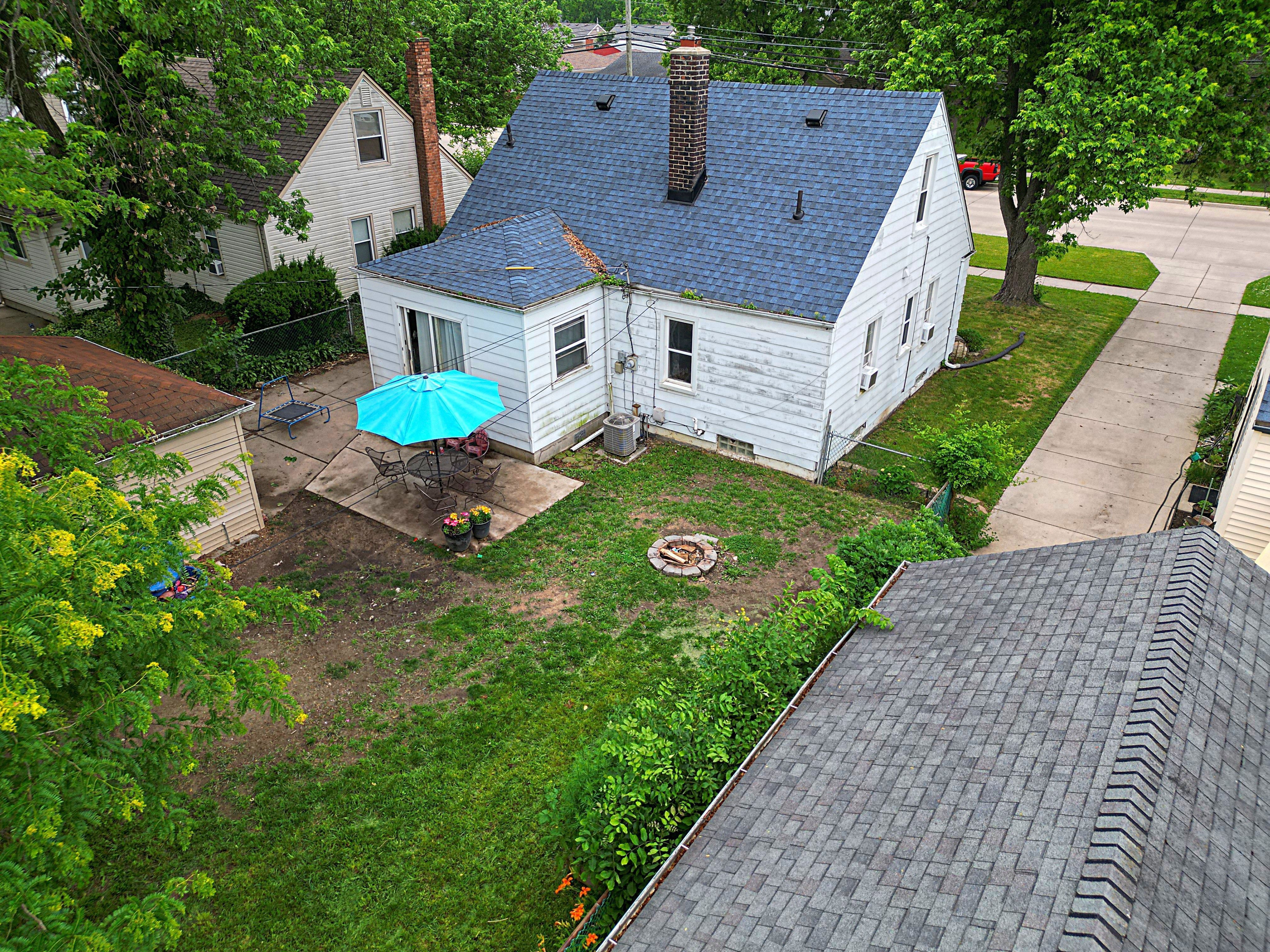 Photo 9 of 29 of 17747 QUARRY Street house