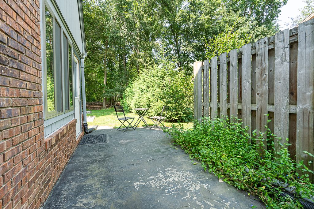 Photo 8 of 54 of 794 RIVER BEND Drive house