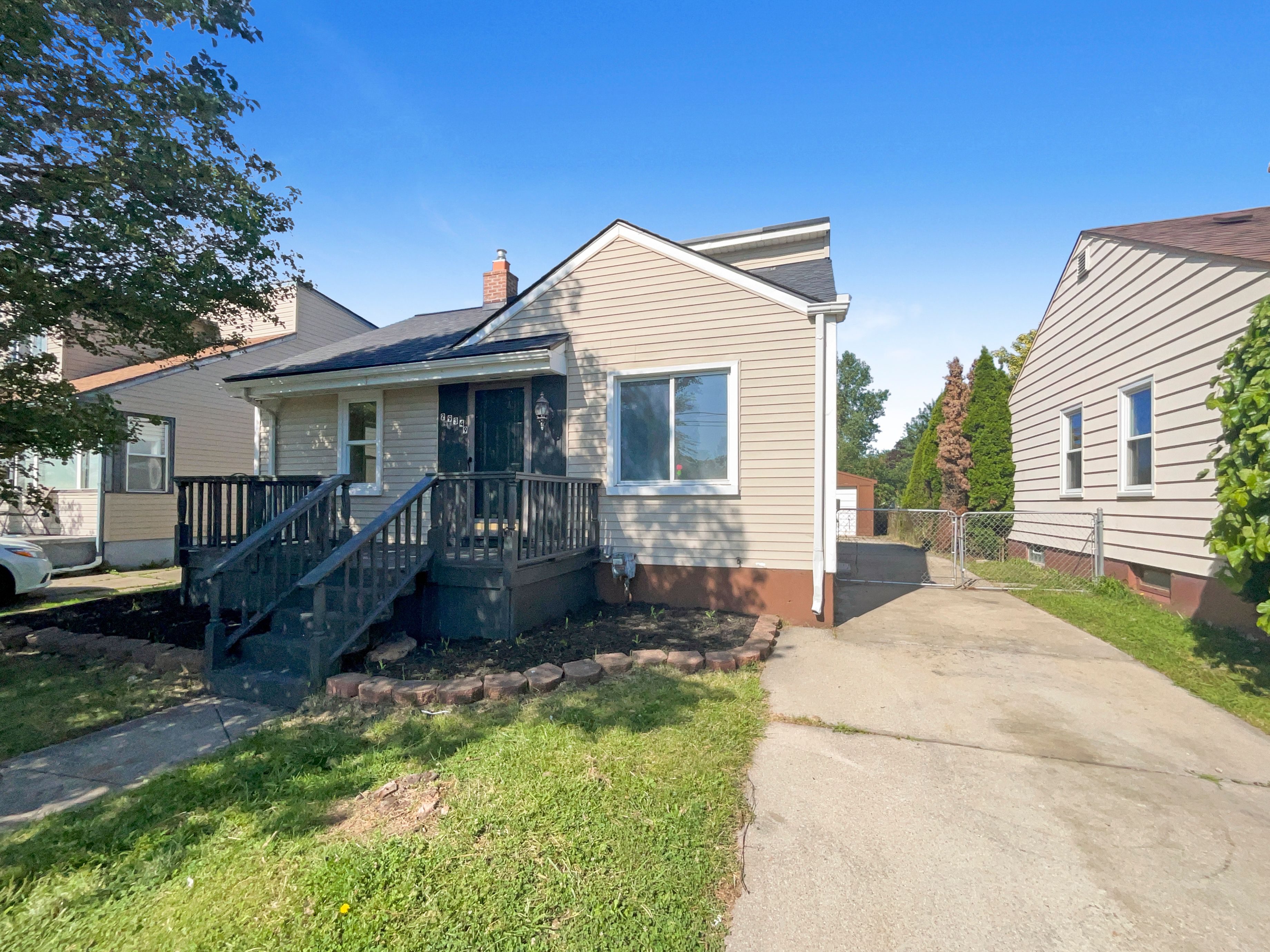 Photo 1 of 20 of 29349 LITTLE MACK Avenue house