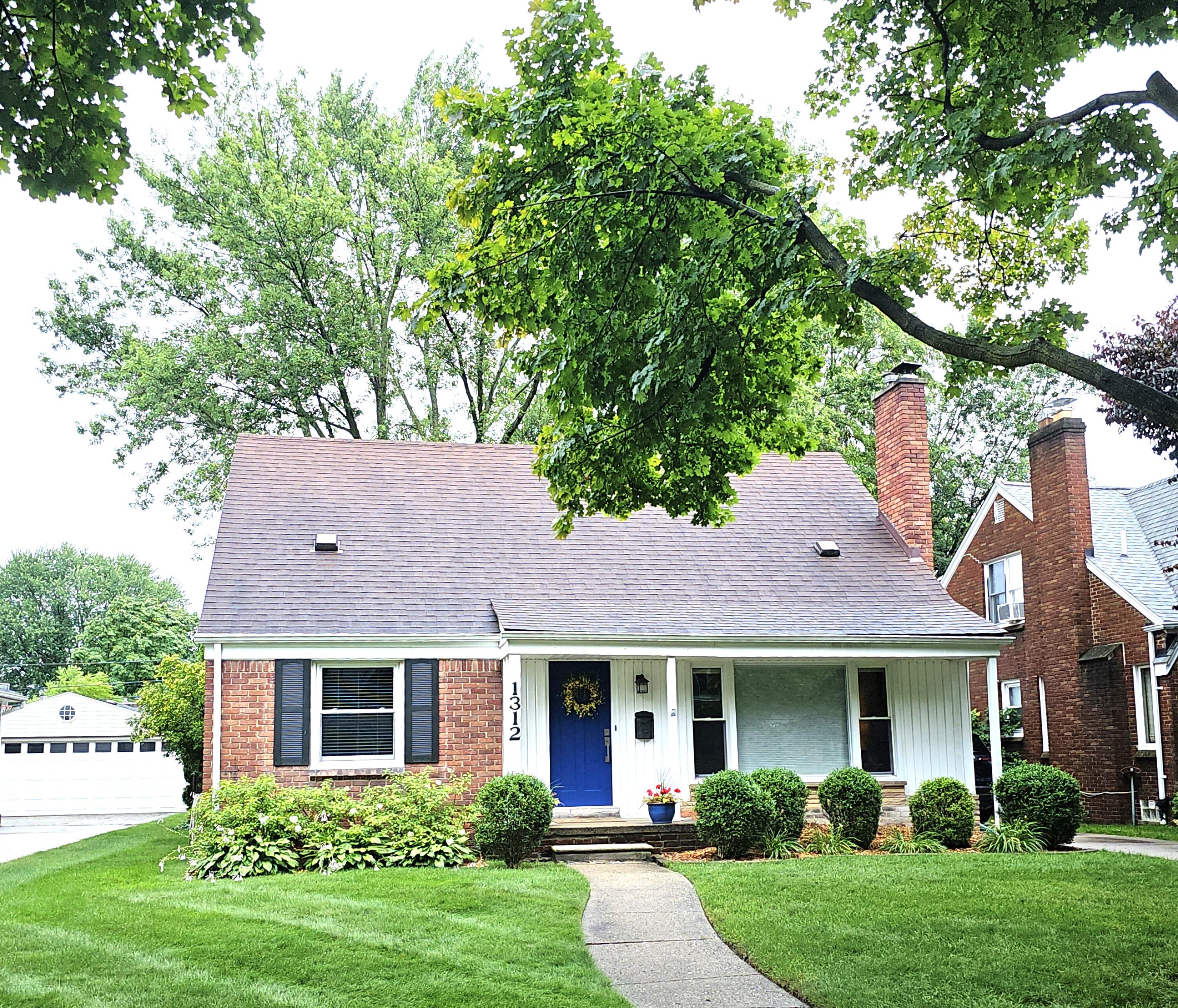 Photo 2 of 29 of 1312 N Pleasant Street house