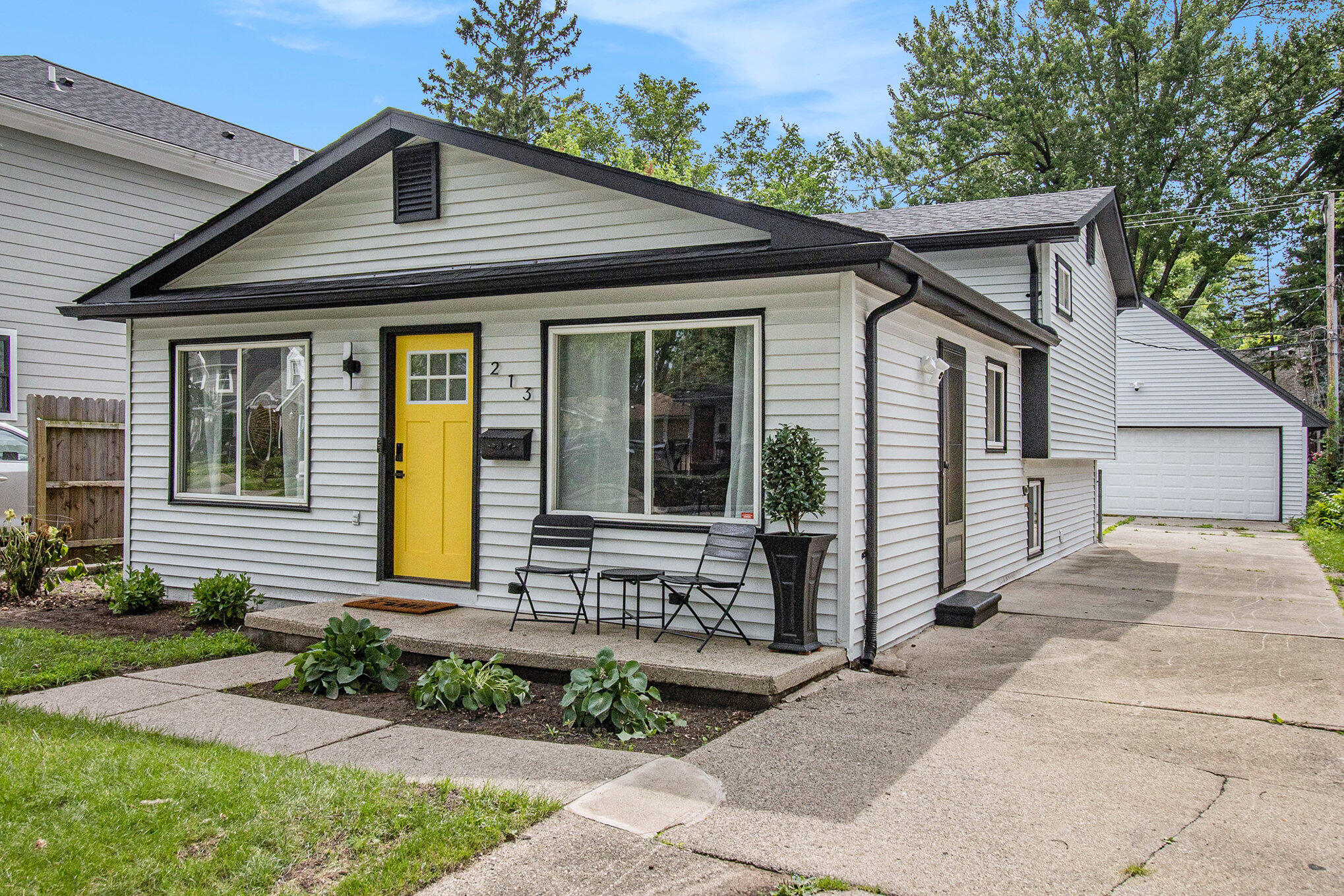 Photo 1 of 29 of 213 N Gainsborough Avenue house