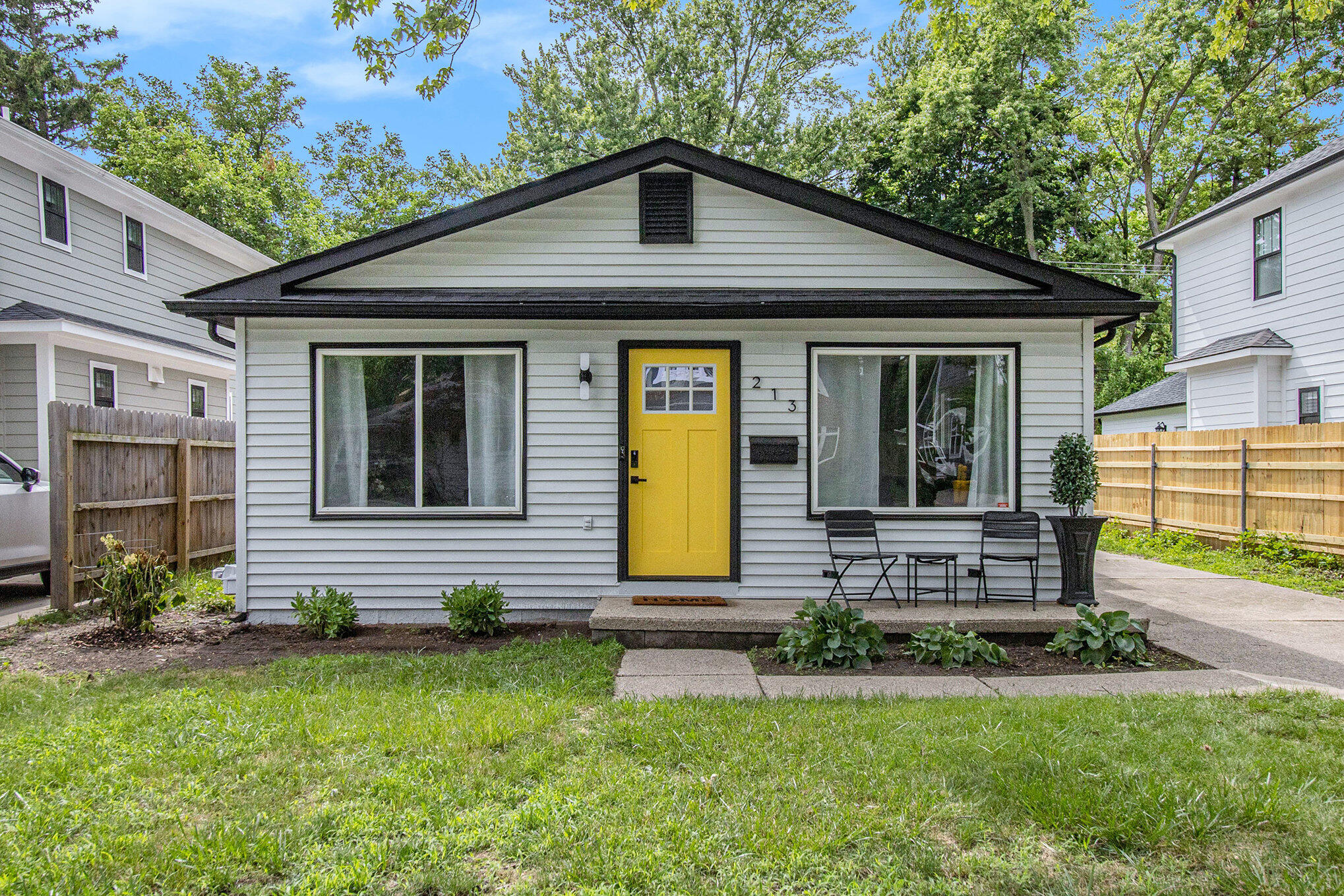 Photo 3 of 29 of 213 N Gainsborough Avenue house