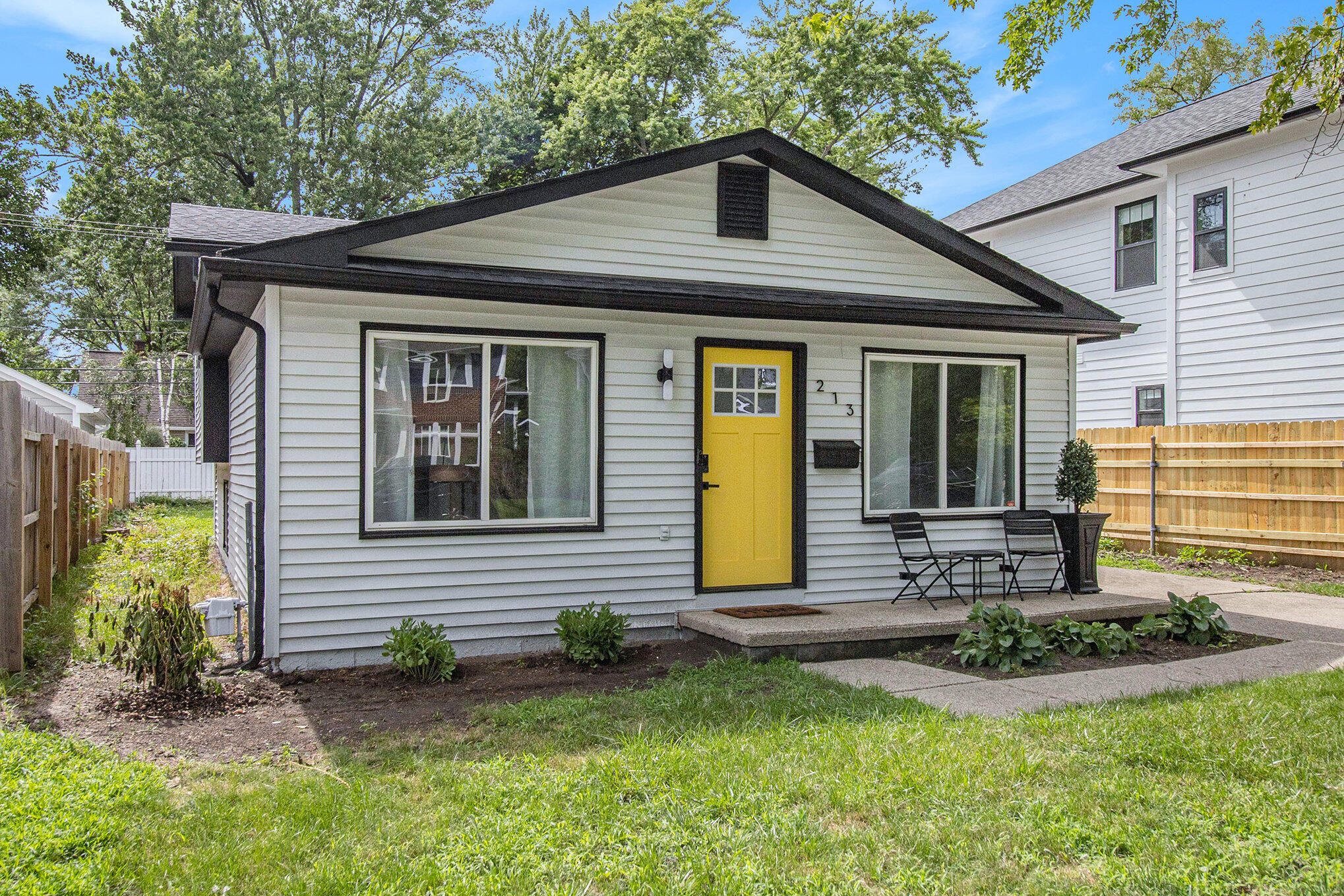 Photo 4 of 29 of 213 N Gainsborough Avenue house