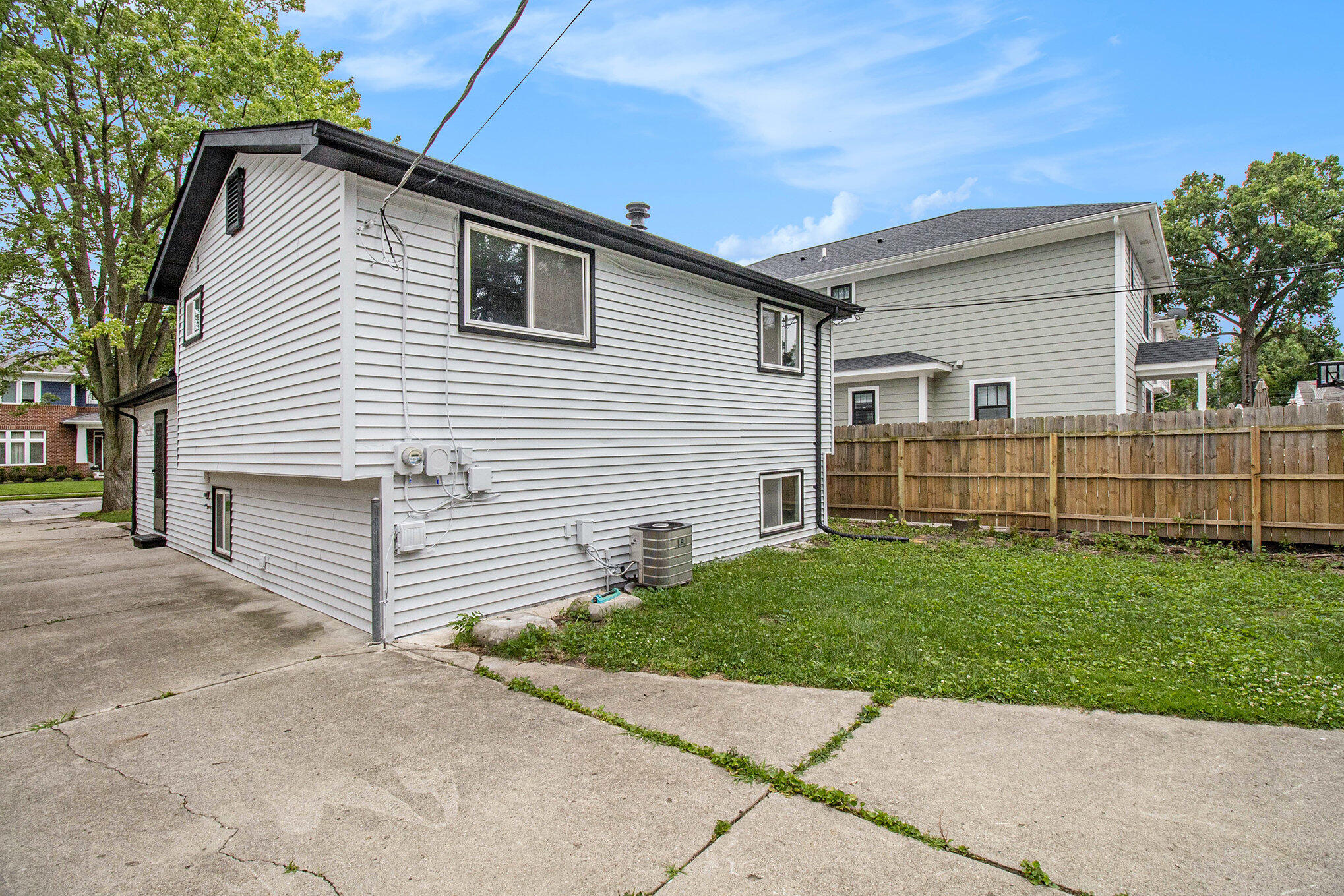 Photo 7 of 29 of 213 N Gainsborough Avenue house