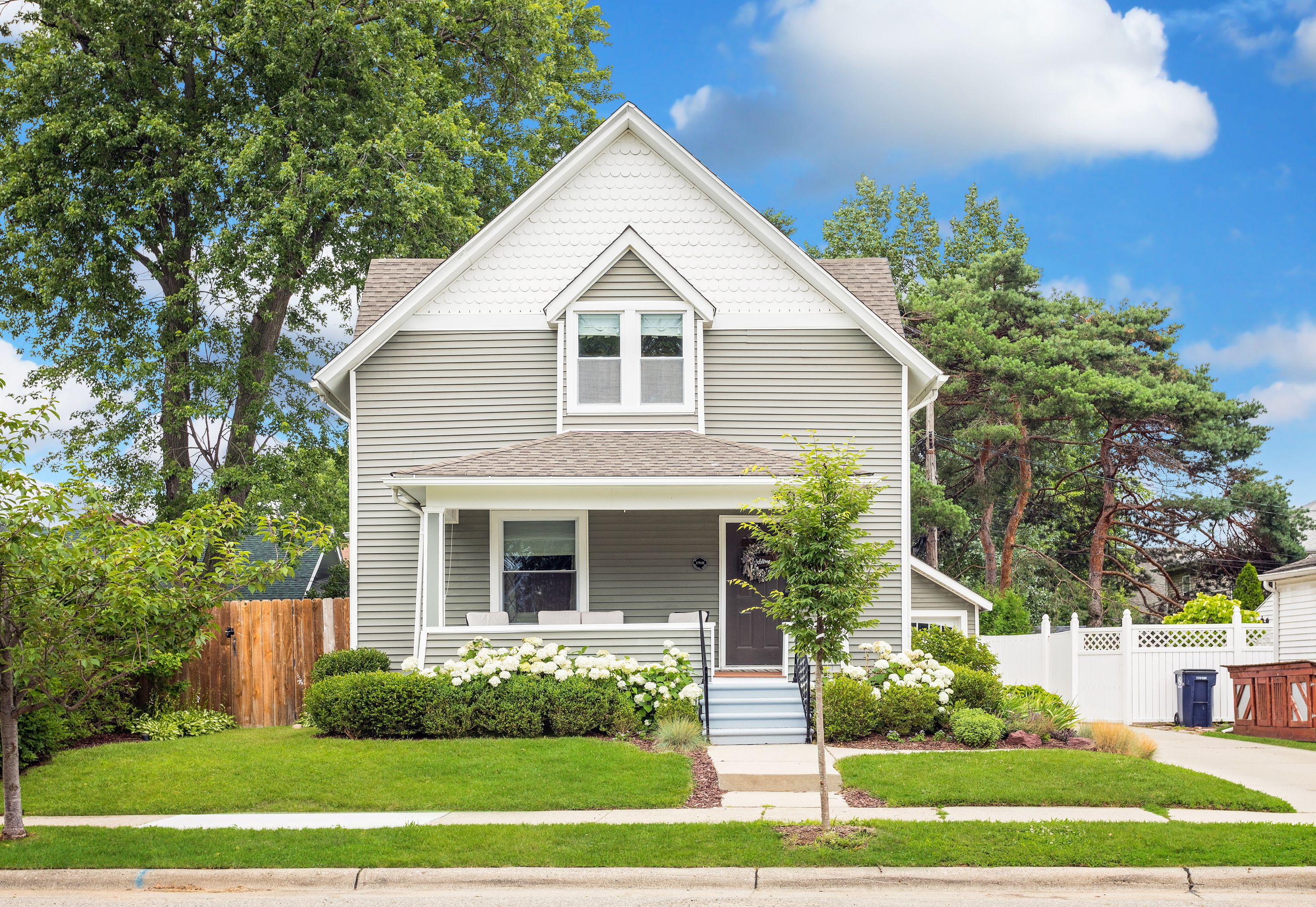 Photo 1 of 42 of 909 S LAFAYETTE Avenue house