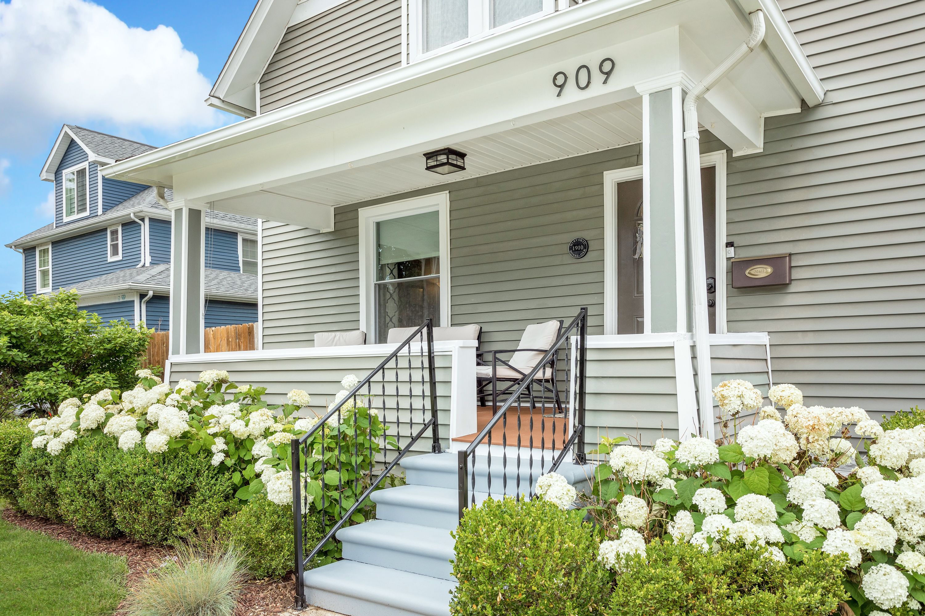 Photo 2 of 42 of 909 S LAFAYETTE Avenue house