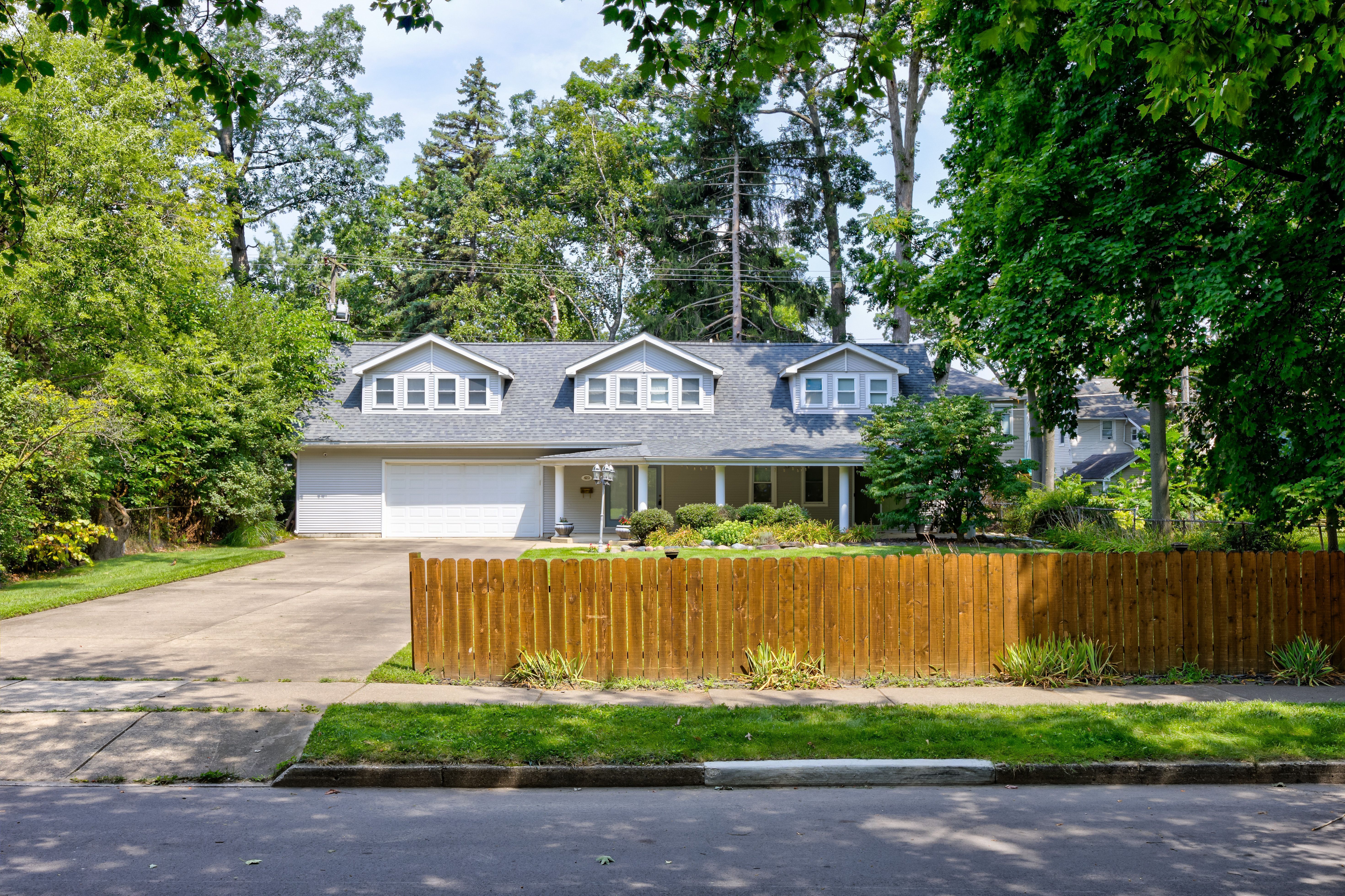 Photo 46 of 59 of 423 HAWTHORN Avenue house