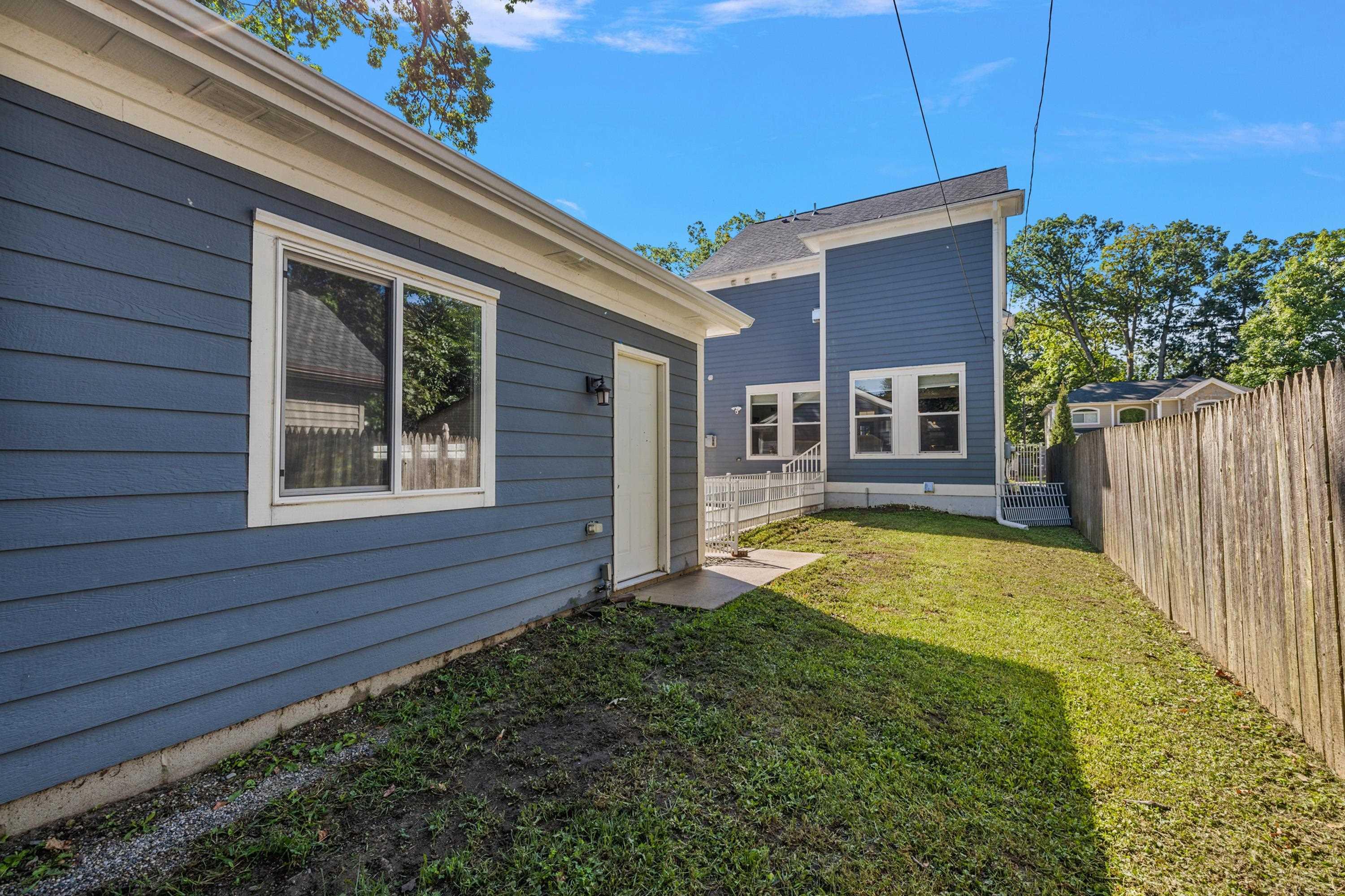 Photo 9 of 63 of 507 Gardenia Avenue house