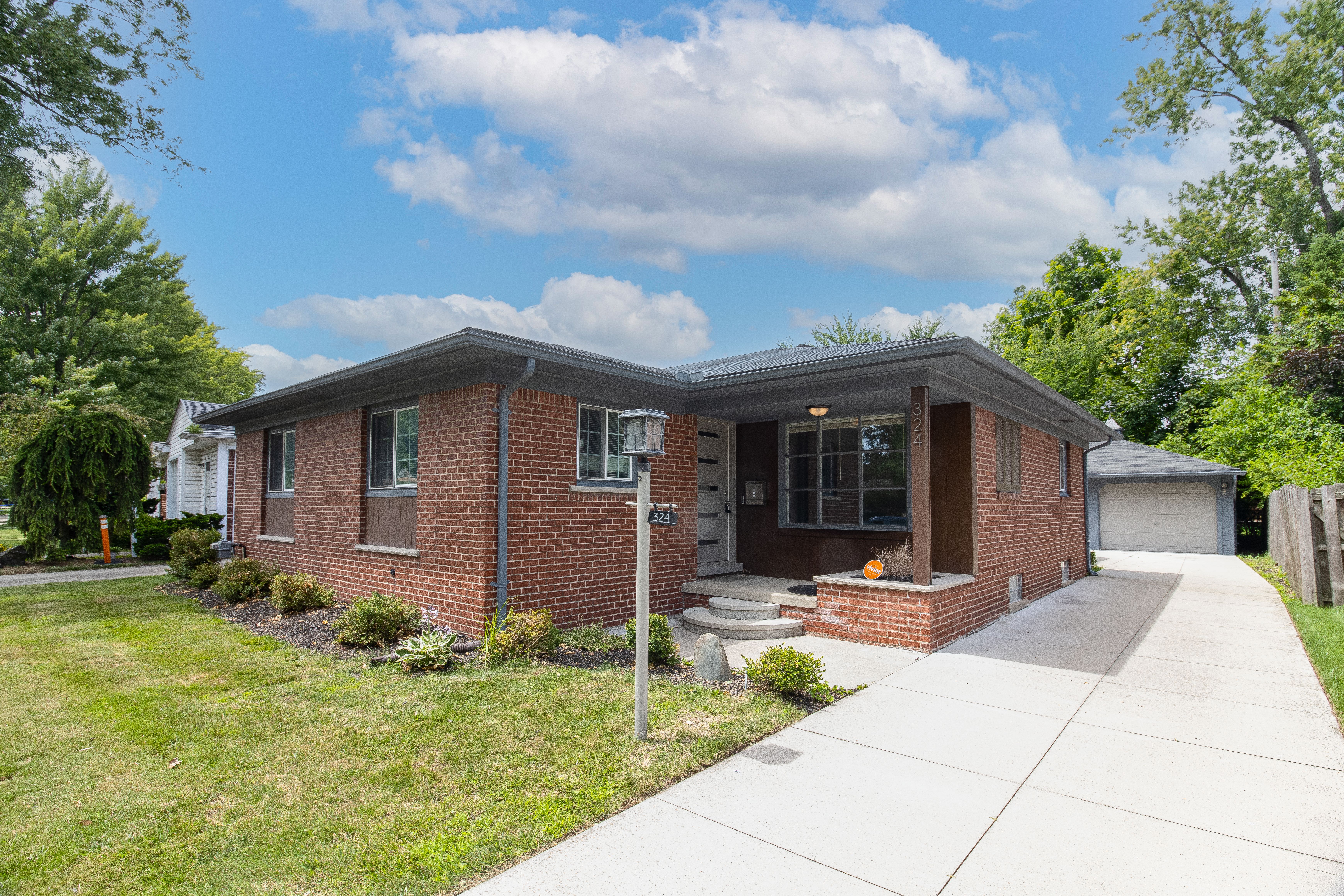 Photo 3 of 41 of 324 W LA SALLE Avenue house