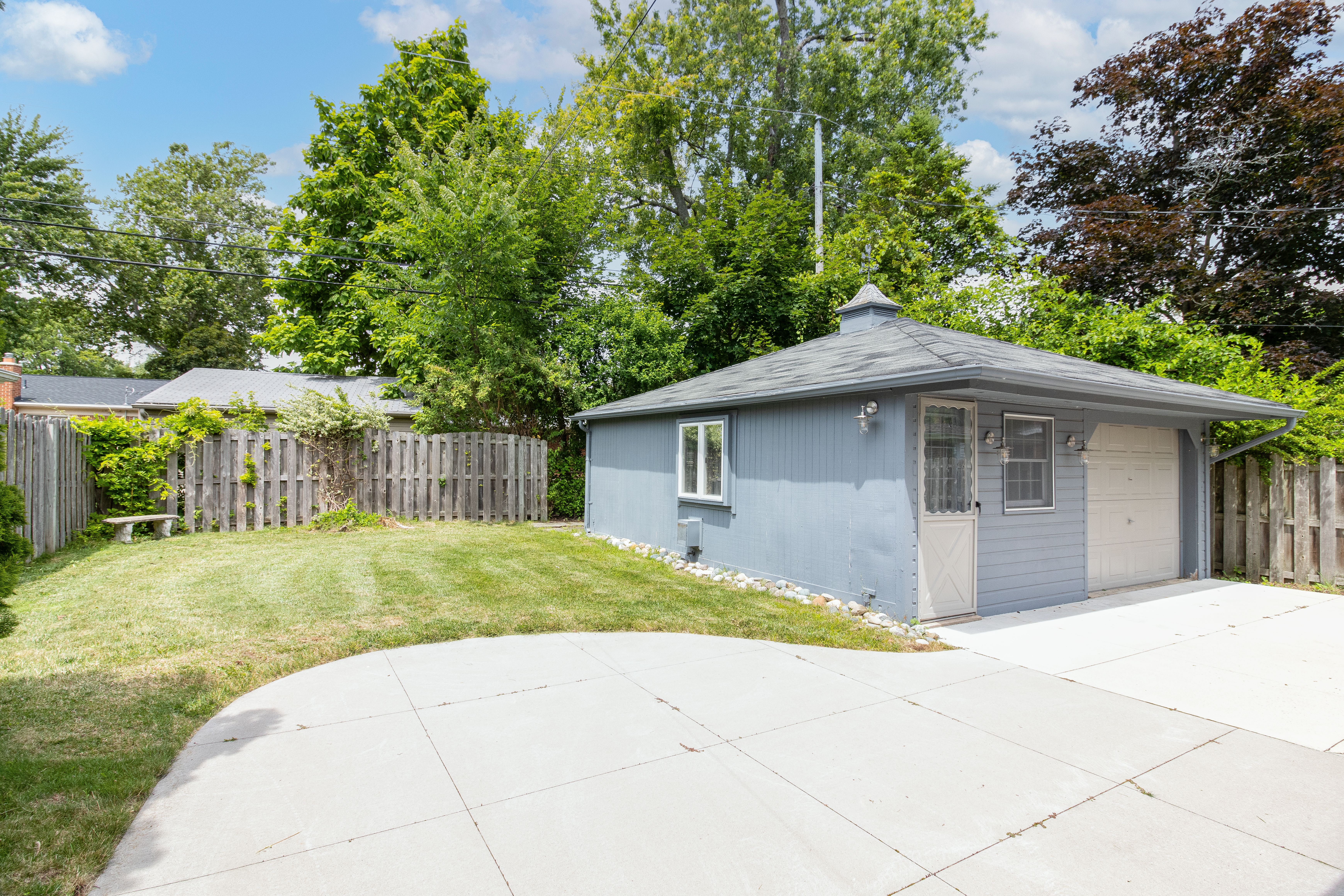 Photo 4 of 41 of 324 W LA SALLE Avenue house